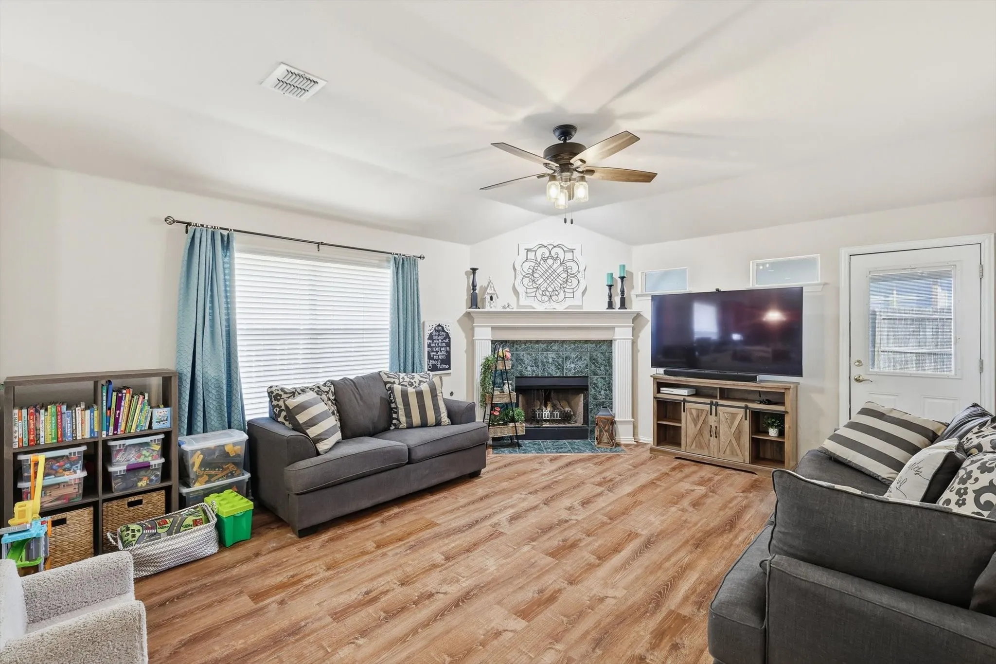 Single Family Residence For Sale in Tarrant County , 4168 Slick Rock, Fort Worth, Texas 76040, 3 Bedroom, 2 Bathroom, 2 Garage spaces, 1,918 Sqft, built in 1997, mls#21303484, Real Estate Agent in Fort Worth, Homes For Sale in Tarrant county, Homes For Sale in Fort Worth, Realtor in Fort Worth Texas, Real Estate Brokerage Independent Realty Texas, Luminita Cordes Realtor