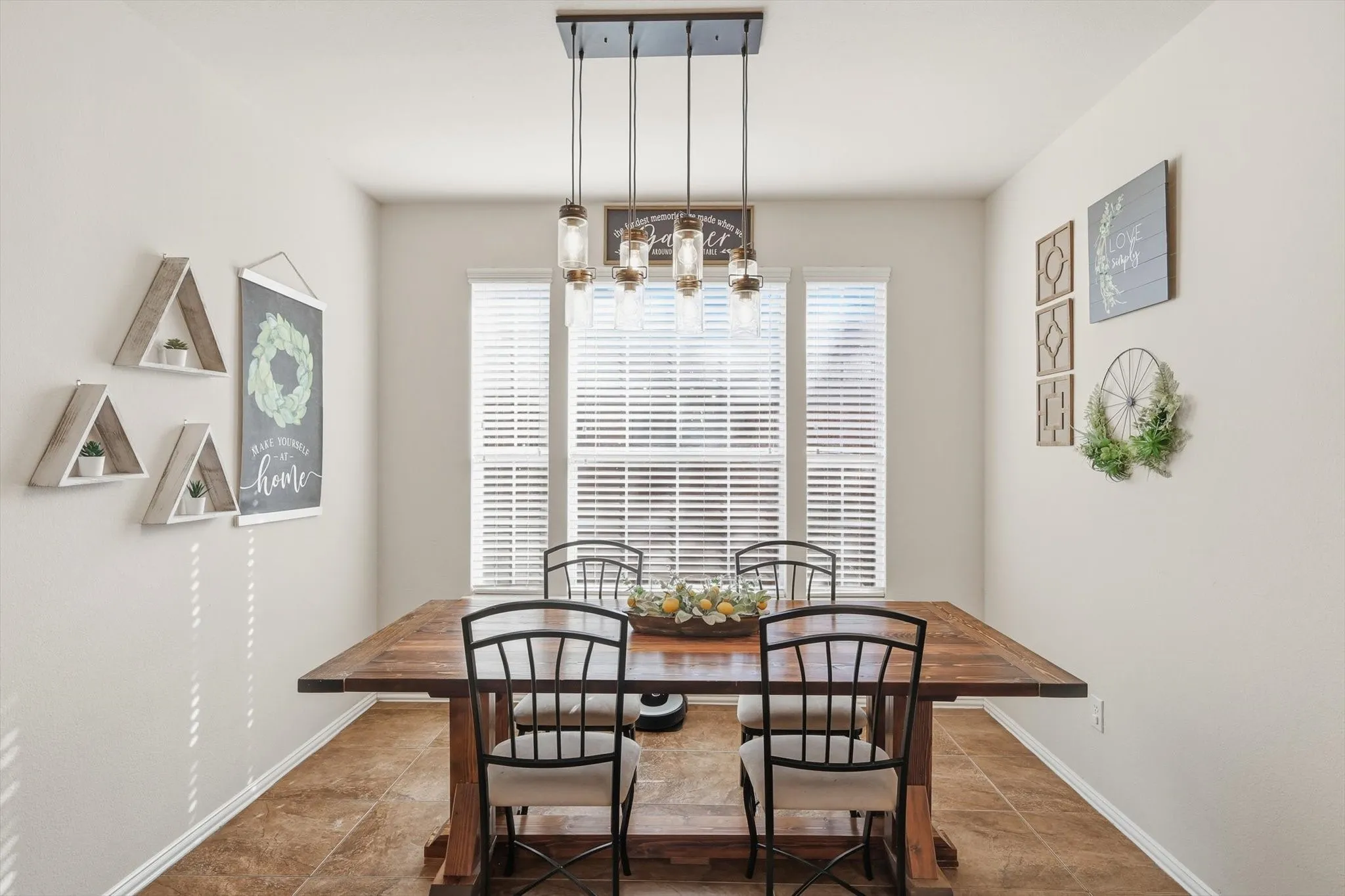 Single Family Residence For Sale in Tarrant County , 4168 Slick Rock, Fort Worth, Texas 76040, 3 Bedroom, 2 Bathroom, 2 Garage spaces, 1,918 Sqft, built in 1997, mls#21303484, Real Estate Agent in Fort Worth, Homes For Sale in Tarrant county, Homes For Sale in Fort Worth, Realtor in Fort Worth Texas, Real Estate Brokerage Independent Realty Texas, Luminita Cordes Realtor