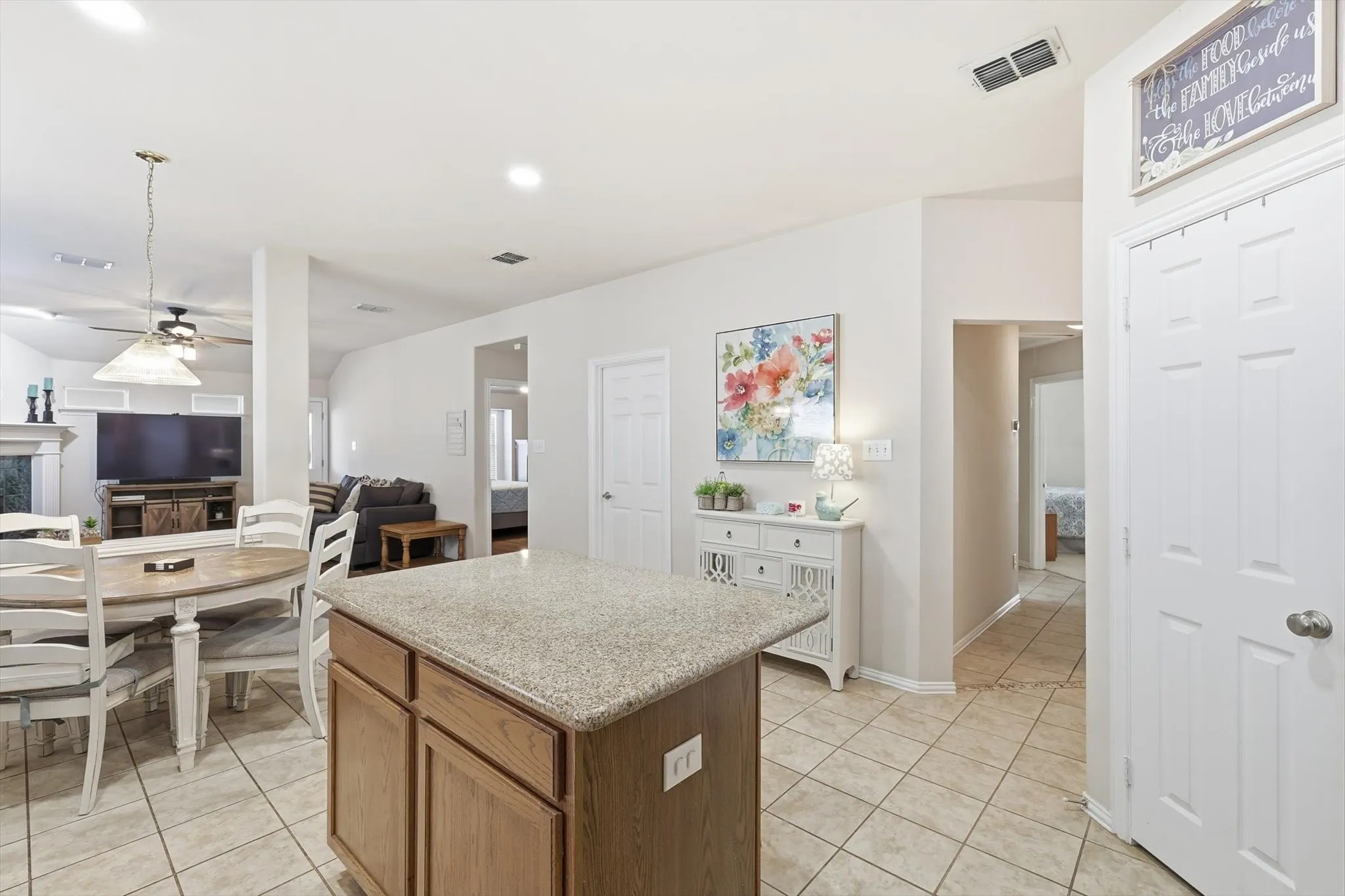 Single Family Residence For Sale in Tarrant County , 4168 Slick Rock, Fort Worth, Texas 76040, 3 Bedroom, 2 Bathroom, 2 Garage spaces, 1,918 Sqft, built in 1997, mls#21303484, Real Estate Agent in Fort Worth, Homes For Sale in Tarrant county, Homes For Sale in Fort Worth, Realtor in Fort Worth Texas, Real Estate Brokerage Independent Realty Texas, Luminita Cordes Realtor
