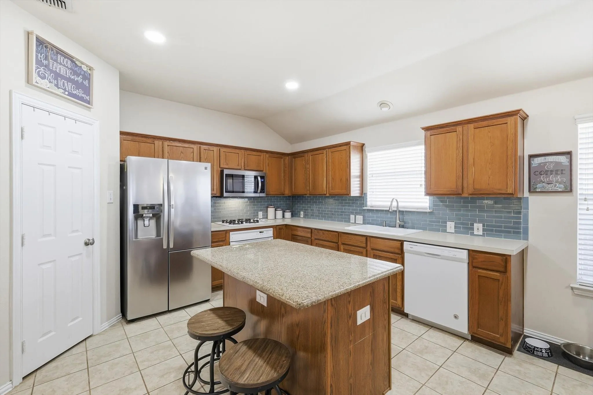 Single Family Residence For Sale in Tarrant County , 4168 Slick Rock, Fort Worth, Texas 76040, 3 Bedroom, 2 Bathroom, 2 Garage spaces, 1,918 Sqft, built in 1997, mls#21303484, Real Estate Agent in Fort Worth, Homes For Sale in Tarrant county, Homes For Sale in Fort Worth, Realtor in Fort Worth Texas, Real Estate Brokerage Independent Realty Texas, Luminita Cordes Realtor