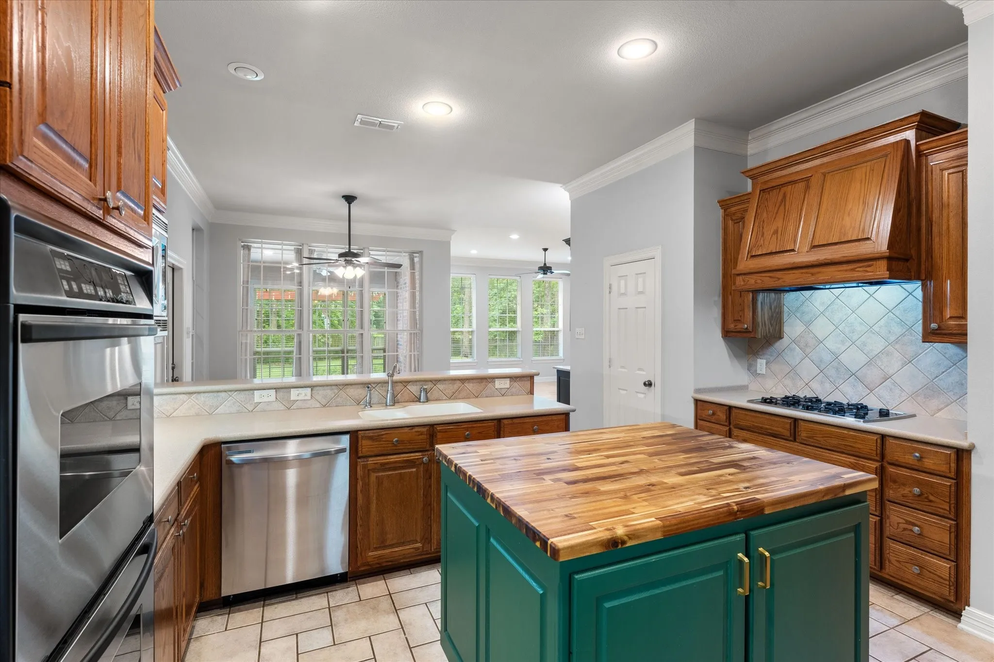 Single Family Residence For Sale in Smith County , 11240 Marsh Wren Circle, Flint, Texas 75762, 4 Bedroom, 3 Bathroom, 3 Garage spaces, 3,258 Sqft, built in 2002, mls#21302774, Real Estate Agent in Flint, Homes For Sale in Smith county, Homes For Sale in Flint, Realtor in Flint Texas, Real Estate Brokerage Independent Realty Texas, Luminita Cordes Realtor