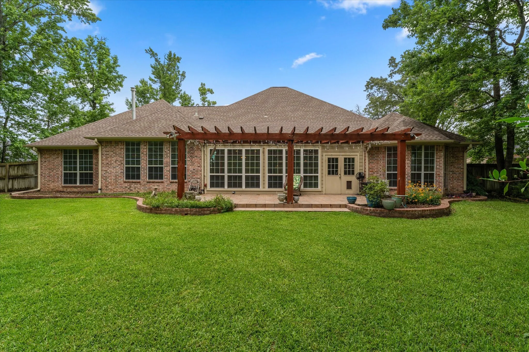 Single Family Residence For Sale in Smith County , 11240 Marsh Wren Circle, Flint, Texas 75762, 4 Bedroom, 3 Bathroom, 3 Garage spaces, 3,258 Sqft, built in 2002, mls#21302774, Real Estate Agent in Flint, Homes For Sale in Smith county, Homes For Sale in Flint, Realtor in Flint Texas, Real Estate Brokerage Independent Realty Texas, Luminita Cordes Realtor