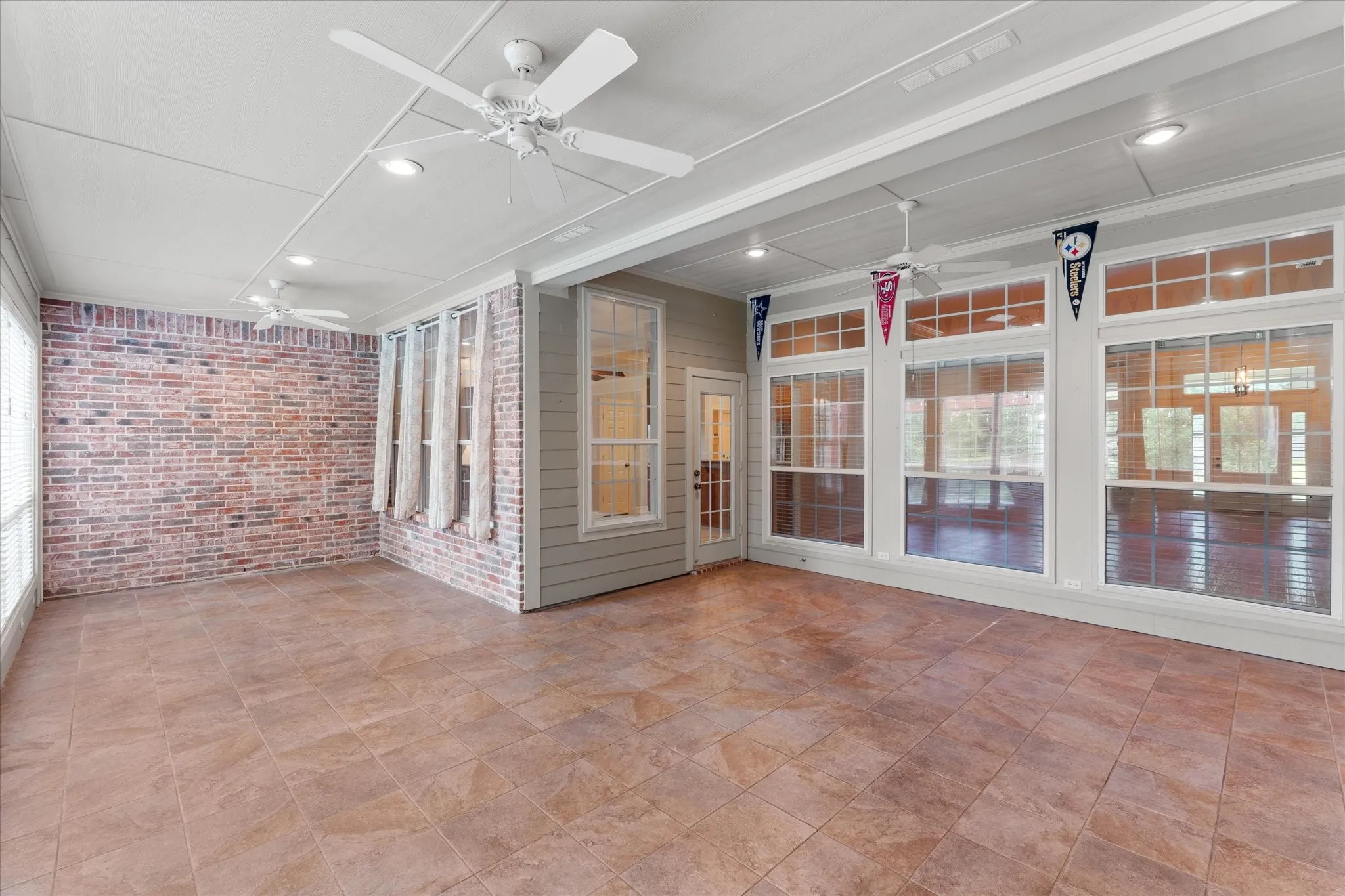 Single Family Residence For Sale in Smith County , 11240 Marsh Wren Circle, Flint, Texas 75762, 4 Bedroom, 3 Bathroom, 3 Garage spaces, 3,258 Sqft, built in 2002, mls#21302774, Real Estate Agent in Flint, Homes For Sale in Smith county, Homes For Sale in Flint, Realtor in Flint Texas, Real Estate Brokerage Independent Realty Texas, Luminita Cordes Realtor