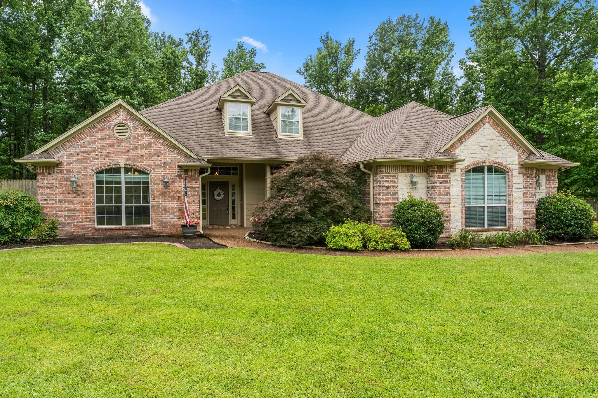 Single Family Residence For Sale in Smith County , 11240 Marsh Wren Circle, Flint, Texas 75762, 4 Bedroom, 3 Bathroom, 3 Garage spaces, 3,258 Sqft, built in 2002, mls#21302774, Real Estate Agent in Flint, Homes For Sale in Smith county, Homes For Sale in Flint, Realtor in Flint Texas, Real Estate Brokerage Independent Realty Texas, Luminita Cordes Realtor