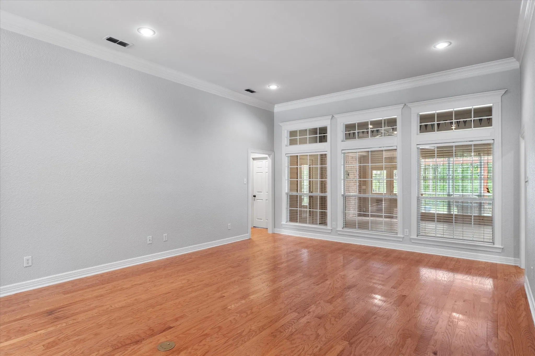 Single Family Residence For Sale in Smith County , 11240 Marsh Wren Circle, Flint, Texas 75762, 4 Bedroom, 3 Bathroom, 3 Garage spaces, 3,258 Sqft, built in 2002, mls#21302774, Real Estate Agent in Flint, Homes For Sale in Smith county, Homes For Sale in Flint, Realtor in Flint Texas, Real Estate Brokerage Independent Realty Texas, Luminita Cordes Realtor