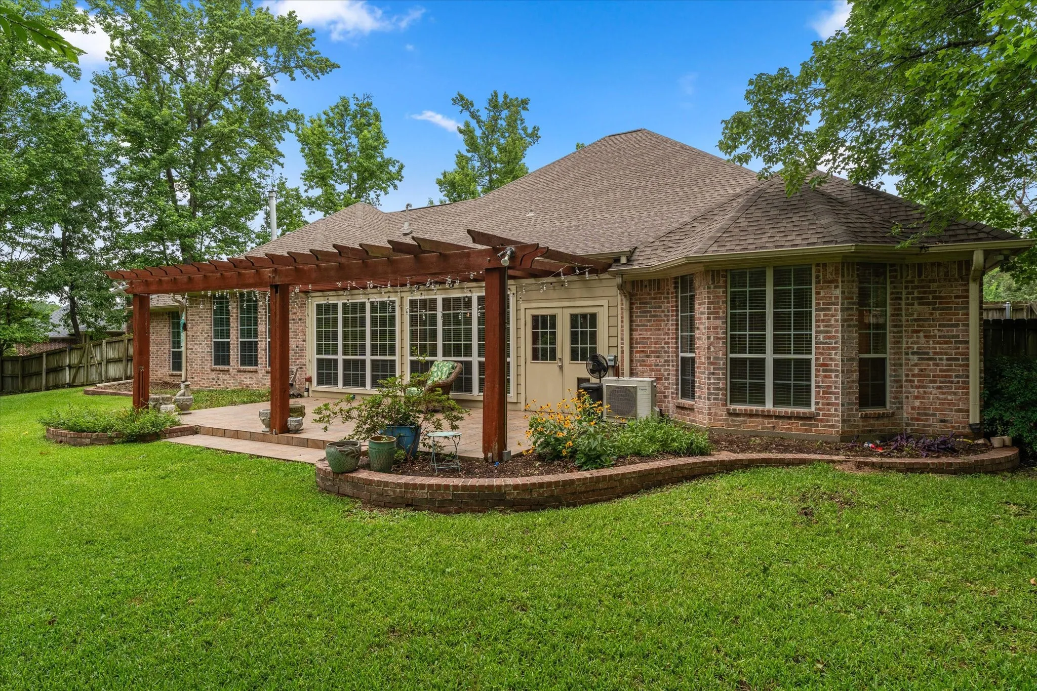 Single Family Residence For Sale in Smith County , 11240 Marsh Wren Circle, Flint, Texas 75762, 4 Bedroom, 3 Bathroom, 3 Garage spaces, 3,258 Sqft, built in 2002, mls#21302774, Real Estate Agent in Flint, Homes For Sale in Smith county, Homes For Sale in Flint, Realtor in Flint Texas, Real Estate Brokerage Independent Realty Texas, Luminita Cordes Realtor
