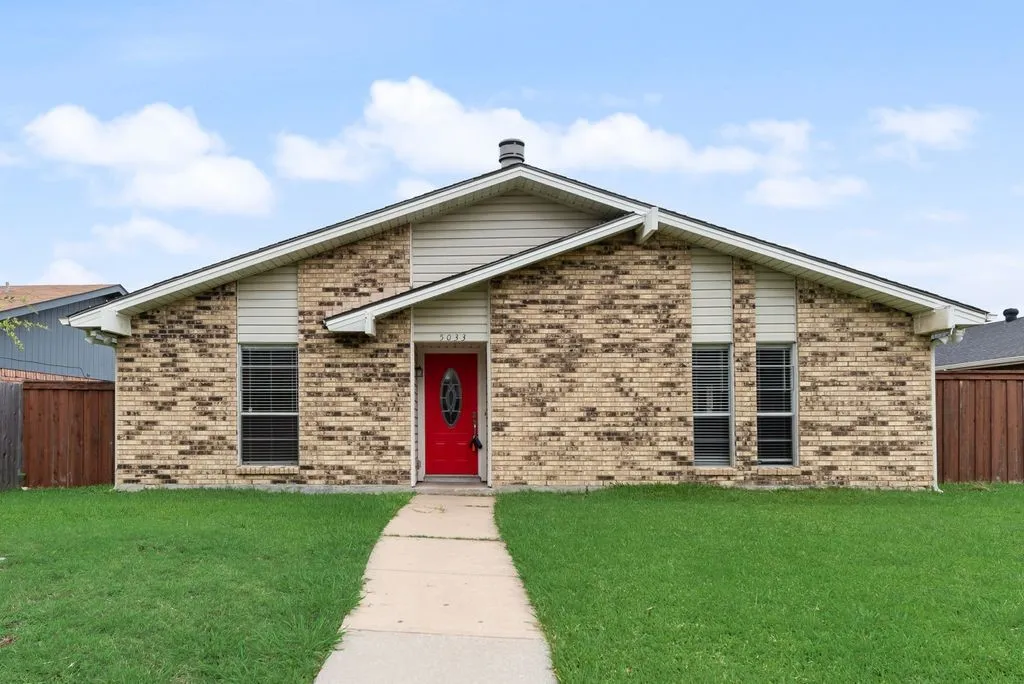 Single Family Residence For Rent in Denton County , 5033 Avery Lane, The Colony, Texas 75056, 4 Bedrooms, 2 Bathrooms, Garage spaces, 1,856 Sqft, built in 1974, Price $2,395, mls#21279503, Real Estate Agent in The Colony, Homes For Rent in Denton county, Homes For Rent in The Colony, Realtor in The Colony Texas, Real Estate Brokerage Independent Realty Texas, Luminita Cordes Realtor