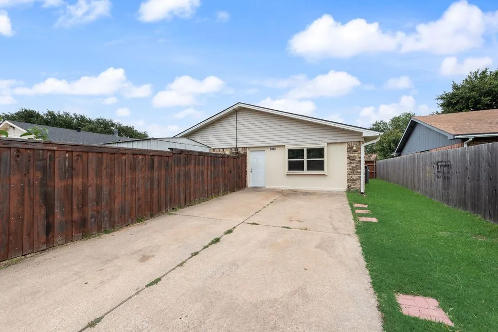 Single Family Residence For Rent in Denton County , 5033 Avery Lane, The Colony, Texas 75056, 4 Bedrooms, 2 Bathrooms, Garage spaces, 1,856 Sqft, built in 1974, Price $2,395, mls#21279503, Real Estate Agent in The Colony, Homes For Rent in Denton county, Homes For Rent in The Colony, Realtor in The Colony Texas, Real Estate Brokerage Independent Realty Texas, Luminita Cordes Realtor