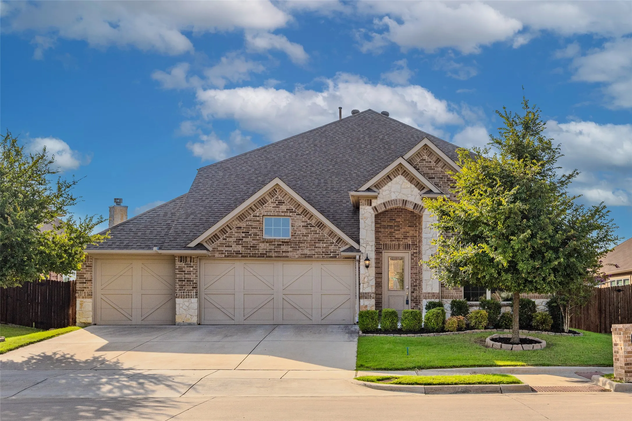 Single Family Residence For Sale in Denton County , 5713 New Ballinger Drive, Denton, Texas 76226, 5 Bedroom, 3 Bathroom, 3 Garage spaces, 3,177 Sqft, built in 2016, mls#21300109, Real Estate Agent in Denton, Homes For Sale in Denton county, Homes For Sale in Denton, Realtor in Denton Texas, Real Estate Brokerage Independent Realty Texas, Luminita Cordes Realtor