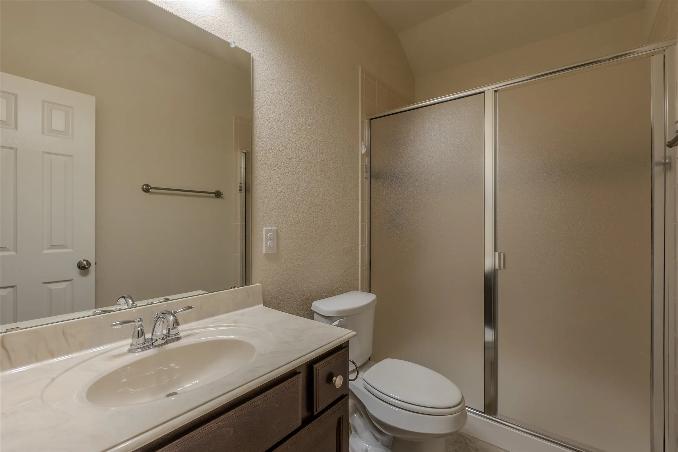 Upstairs full bathroom