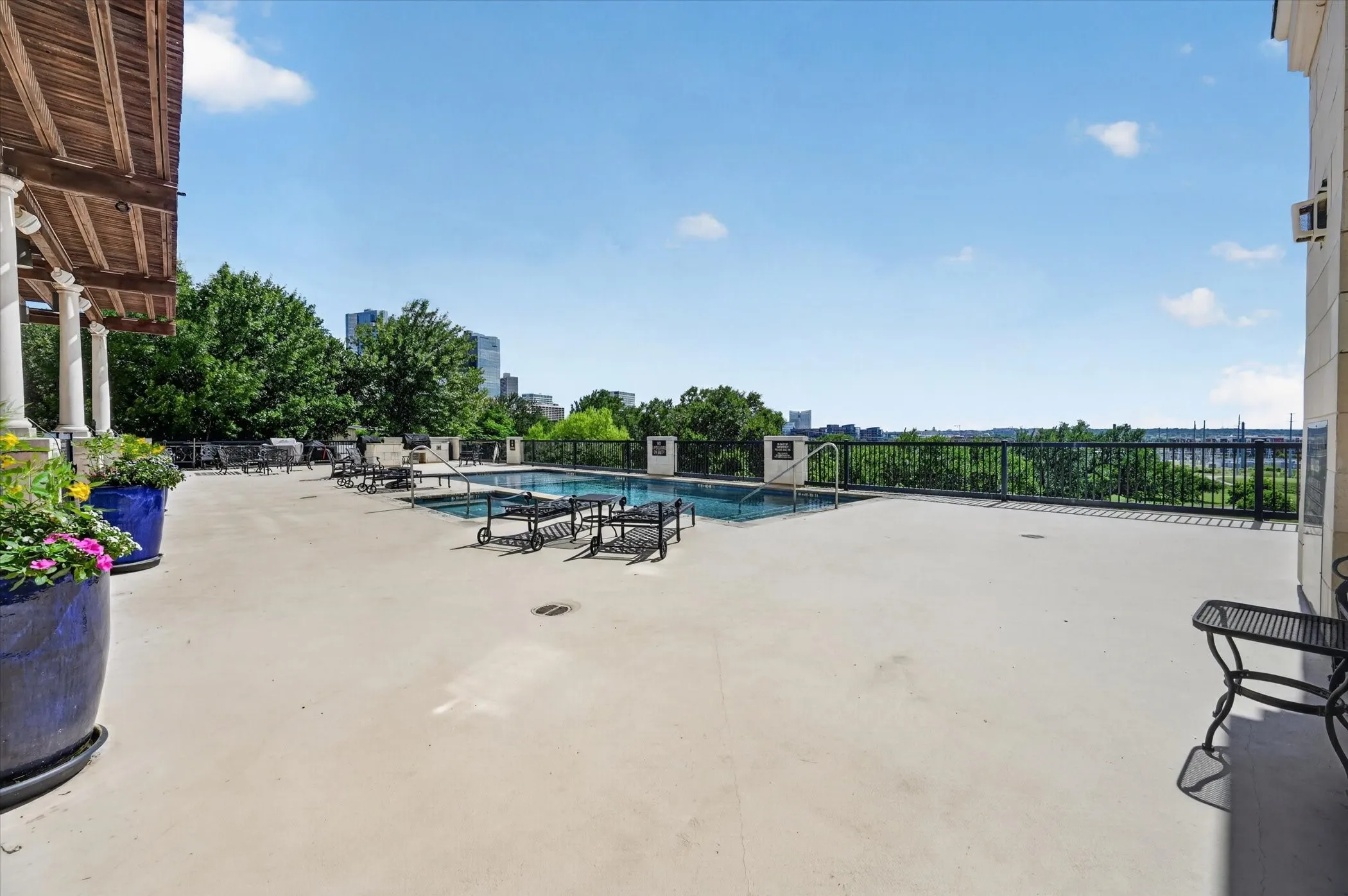 Condominium For Sale in Tarrant County , 501 Samuels Avenue 110, Fort Worth, Texas 76102, 2 Bedroom, 2 Bathroom, 2 Garage spaces, 2,091 Sqft, built in 2008, mls#21300332, Real Estate Agent in Fort Worth, Homes For Sale in Tarrant county, Homes For Sale in Fort Worth, Realtor in Fort Worth Texas, Real Estate Brokerage Independent Realty Texas, Luminita Cordes Realtor