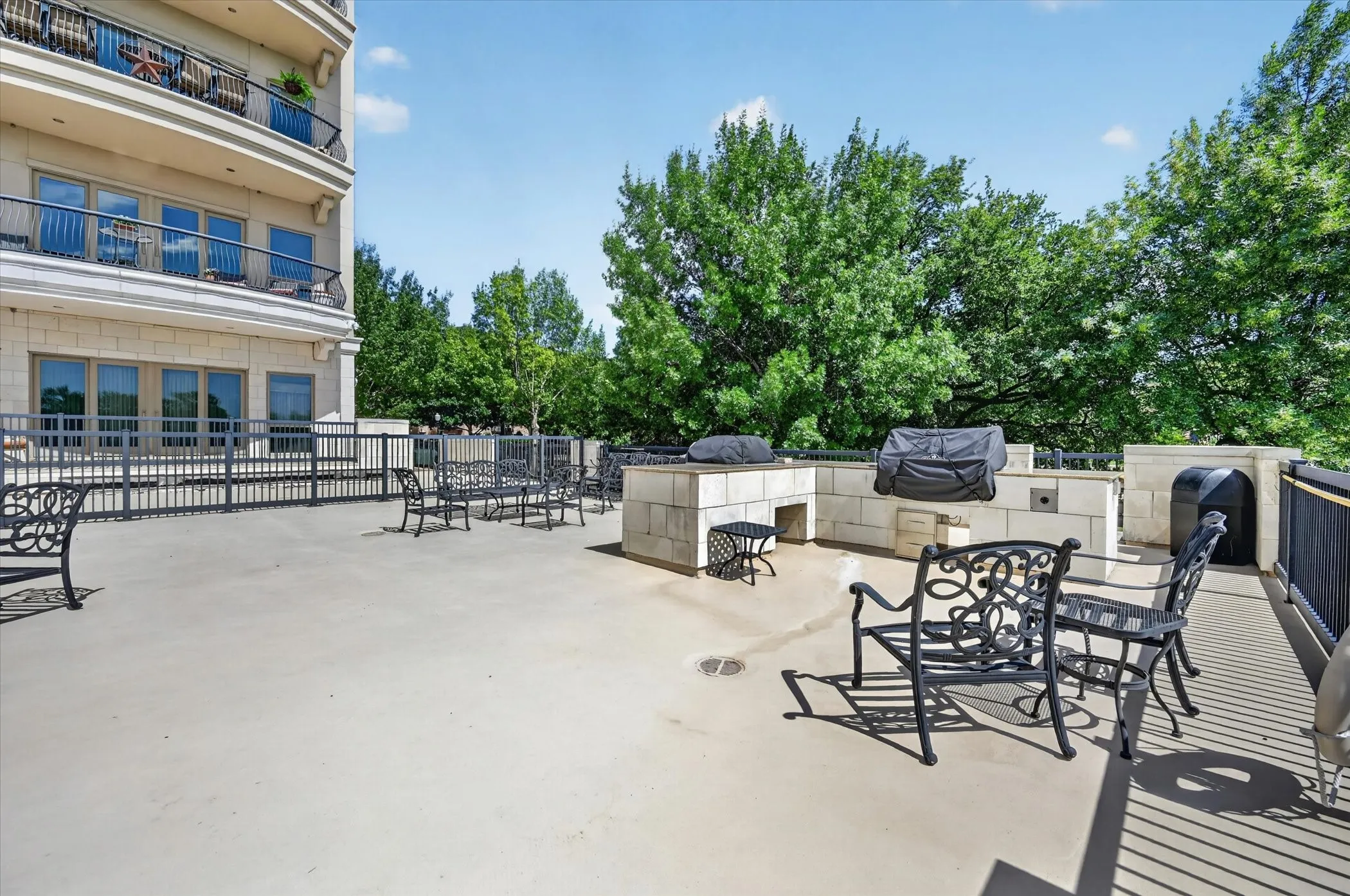 Condominium For Sale in Tarrant County , 501 Samuels Avenue 110, Fort Worth, Texas 76102, 2 Bedroom, 2 Bathroom, 2 Garage spaces, 2,091 Sqft, built in 2008, mls#21300332, Real Estate Agent in Fort Worth, Homes For Sale in Tarrant county, Homes For Sale in Fort Worth, Realtor in Fort Worth Texas, Real Estate Brokerage Independent Realty Texas, Luminita Cordes Realtor