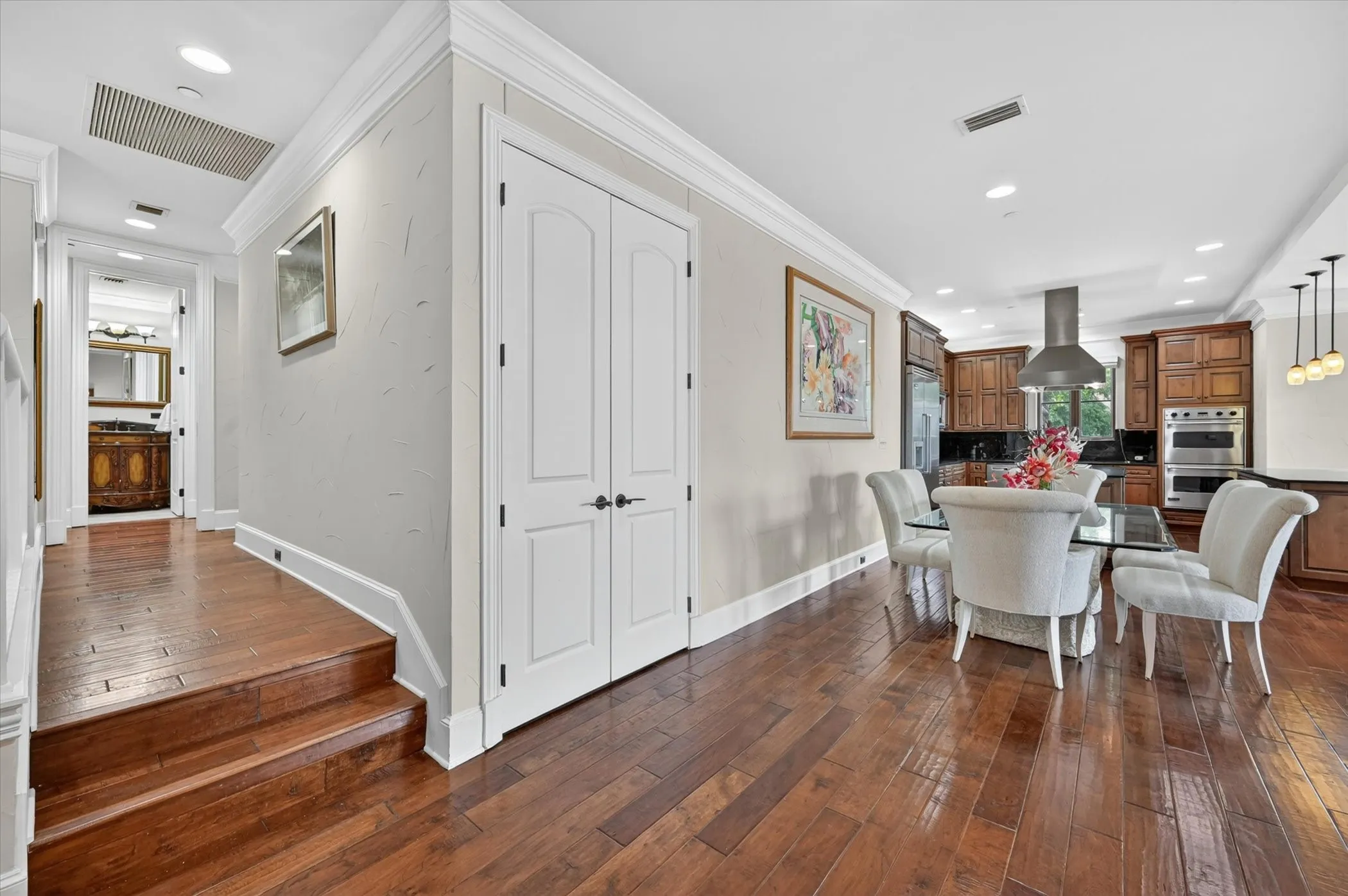 Condominium For Sale in Tarrant County , 501 Samuels Avenue 110, Fort Worth, Texas 76102, 2 Bedroom, 2 Bathroom, 2 Garage spaces, 2,091 Sqft, built in 2008, mls#21300332, Real Estate Agent in Fort Worth, Homes For Sale in Tarrant county, Homes For Sale in Fort Worth, Realtor in Fort Worth Texas, Real Estate Brokerage Independent Realty Texas, Luminita Cordes Realtor