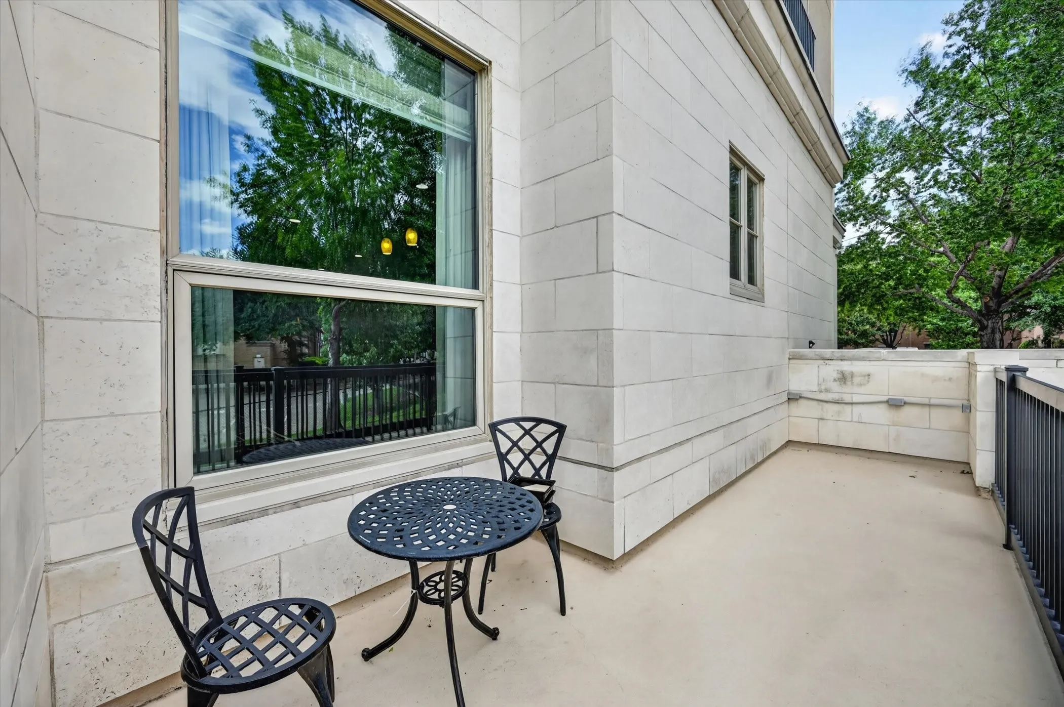 Condominium For Sale in Tarrant County , 501 Samuels Avenue 110, Fort Worth, Texas 76102, 2 Bedroom, 2 Bathroom, 2 Garage spaces, 2,091 Sqft, built in 2008, mls#21300332, Real Estate Agent in Fort Worth, Homes For Sale in Tarrant county, Homes For Sale in Fort Worth, Realtor in Fort Worth Texas, Real Estate Brokerage Independent Realty Texas, Luminita Cordes Realtor