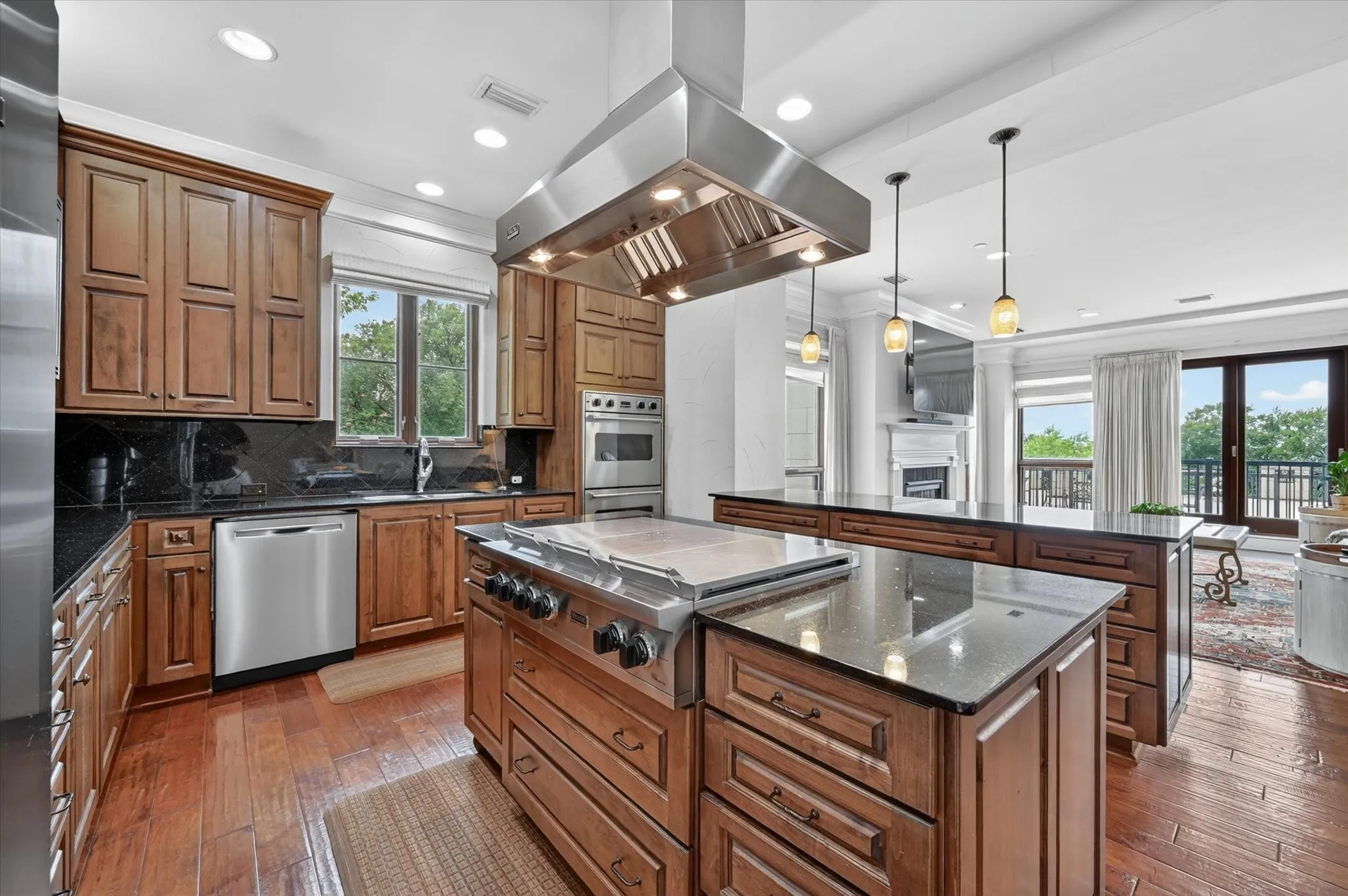 Condominium For Sale in Tarrant County , 501 Samuels Avenue 110, Fort Worth, Texas 76102, 2 Bedroom, 2 Bathroom, 2 Garage spaces, 2,091 Sqft, built in 2008, mls#21300332, Real Estate Agent in Fort Worth, Homes For Sale in Tarrant county, Homes For Sale in Fort Worth, Realtor in Fort Worth Texas, Real Estate Brokerage Independent Realty Texas, Luminita Cordes Realtor