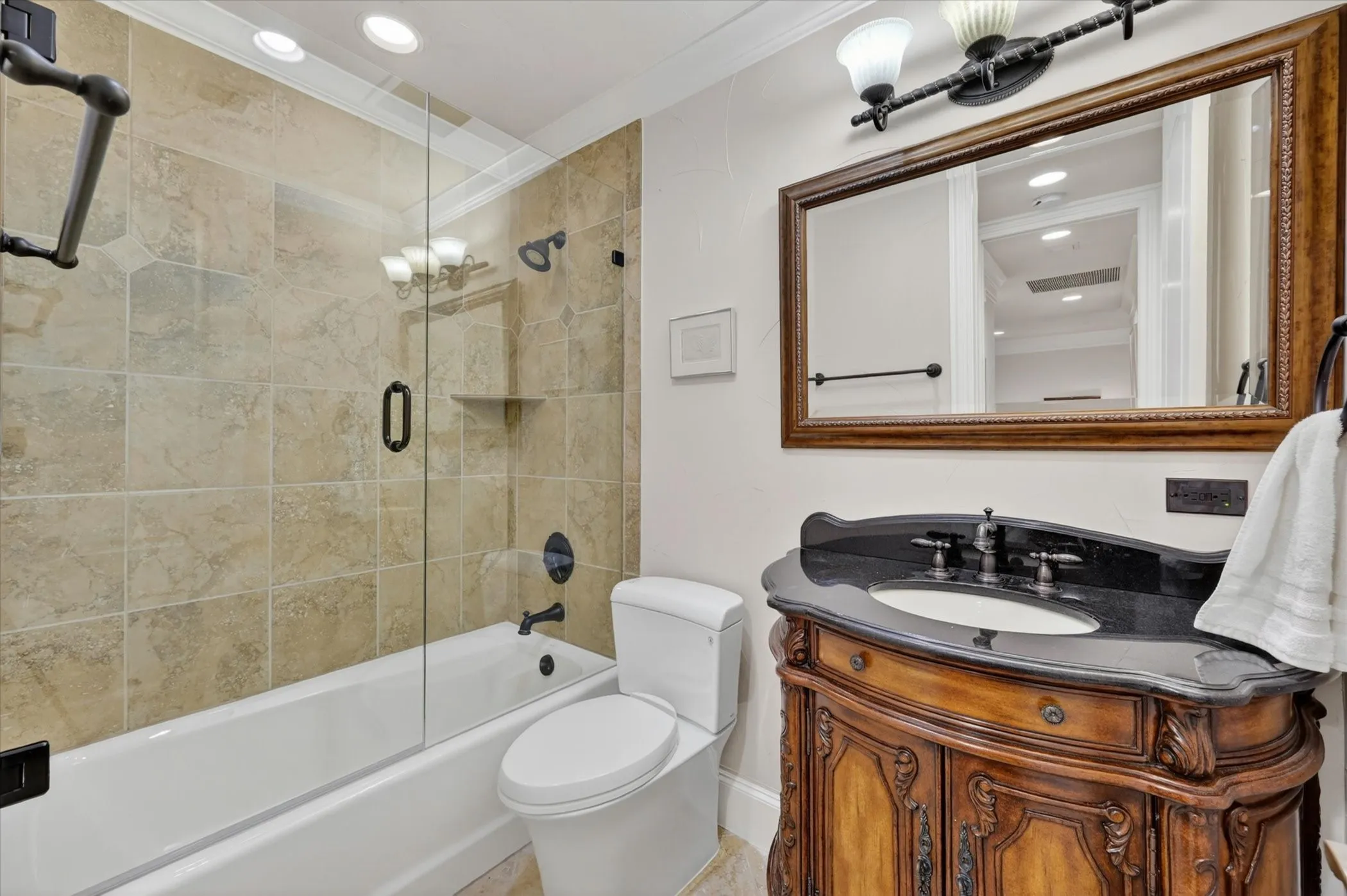 Condominium For Sale in Tarrant County , 501 Samuels Avenue 110, Fort Worth, Texas 76102, 2 Bedroom, 2 Bathroom, 2 Garage spaces, 2,091 Sqft, built in 2008, mls#21300332, Real Estate Agent in Fort Worth, Homes For Sale in Tarrant county, Homes For Sale in Fort Worth, Realtor in Fort Worth Texas, Real Estate Brokerage Independent Realty Texas, Luminita Cordes Realtor