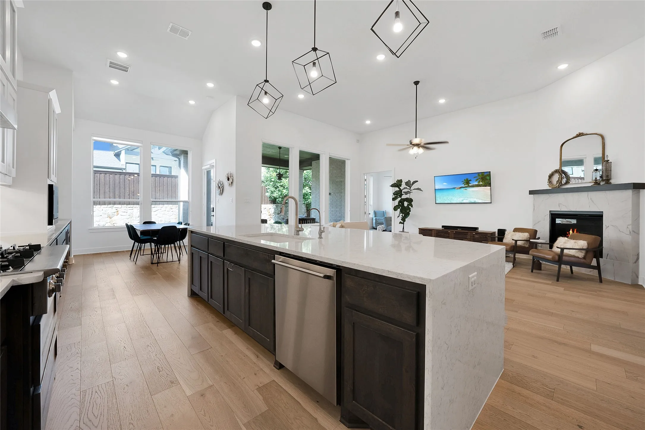 Single Family Residence For Sale in Collin County , 15849 Peppertree Road, Frisco, Texas 75035, 4 Bedroom, 4 Bathroom, 3 Garage spaces, 3,718 Sqft, built in 2020, mls#21294464, Real Estate Agent in Frisco, Homes For Sale in Collin county, Homes For Sale in Frisco, Realtor in Frisco Texas, Real Estate Brokerage Independent Realty Texas, Luminita Cordes Realtor