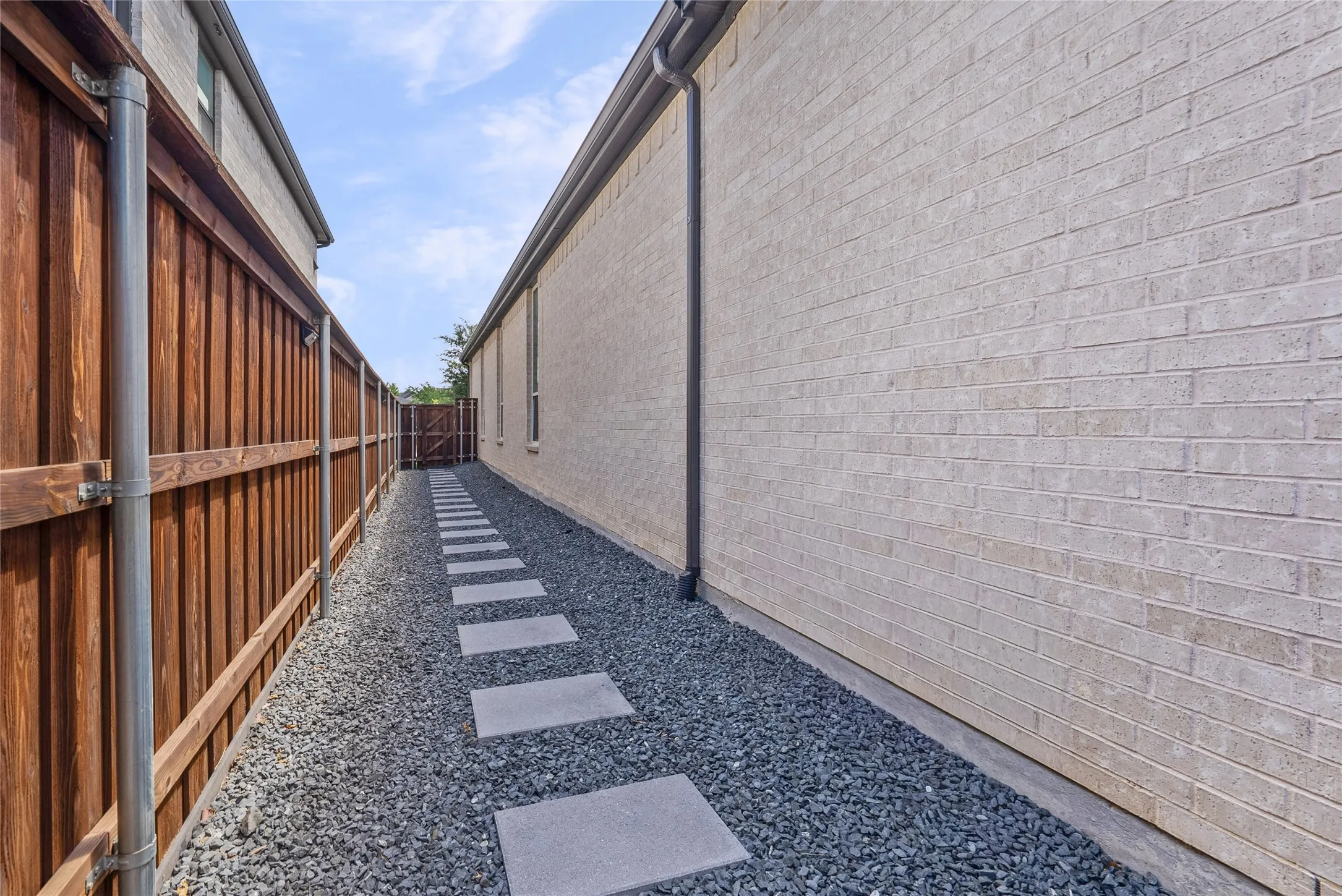 Single Family Residence For Sale in Collin County , 15849 Peppertree Road, Frisco, Texas 75035, 4 Bedroom, 4 Bathroom, 3 Garage spaces, 3,718 Sqft, built in 2020, mls#21294464, Real Estate Agent in Frisco, Homes For Sale in Collin county, Homes For Sale in Frisco, Realtor in Frisco Texas, Real Estate Brokerage Independent Realty Texas, Luminita Cordes Realtor