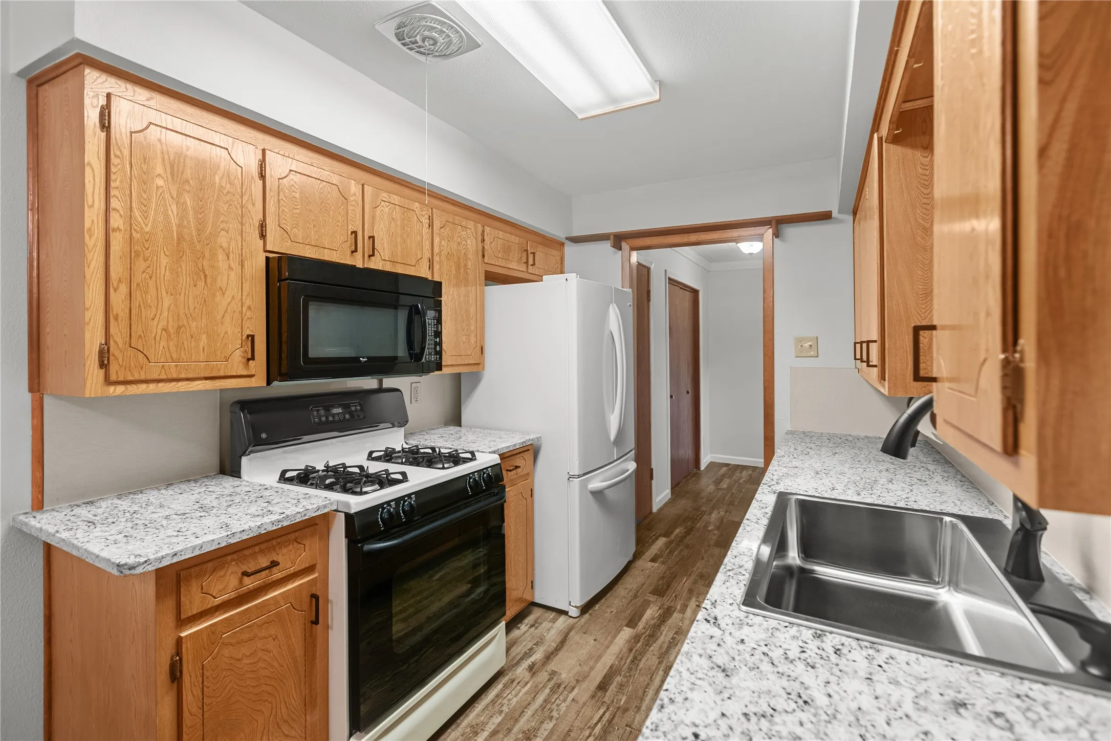 Single Family Residence For Sale in Grayson County , 605 S Ricketts Street, Sherman, Texas 75092, 3 Bedroom, 2 Bathroom, Garage spaces, 1,230 Sqft, built in 1965, mls#21302612, Real Estate Agent in Sherman, Homes For Sale in Grayson county, Homes For Sale in Sherman, Realtor in Sherman Texas, Real Estate Brokerage Independent Realty Texas, Luminita Cordes Realtor