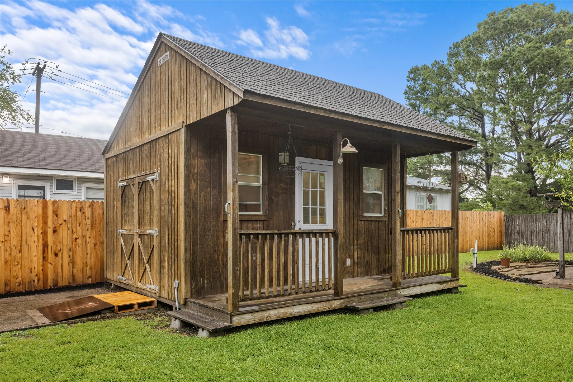 Single Family Residence For Sale in Grayson County , 605 S Ricketts Street, Sherman, Texas 75092, 3 Bedroom, 2 Bathroom, Garage spaces, 1,230 Sqft, built in 1965, mls#21302612, Real Estate Agent in Sherman, Homes For Sale in Grayson county, Homes For Sale in Sherman, Realtor in Sherman Texas, Real Estate Brokerage Independent Realty Texas, Luminita Cordes Realtor