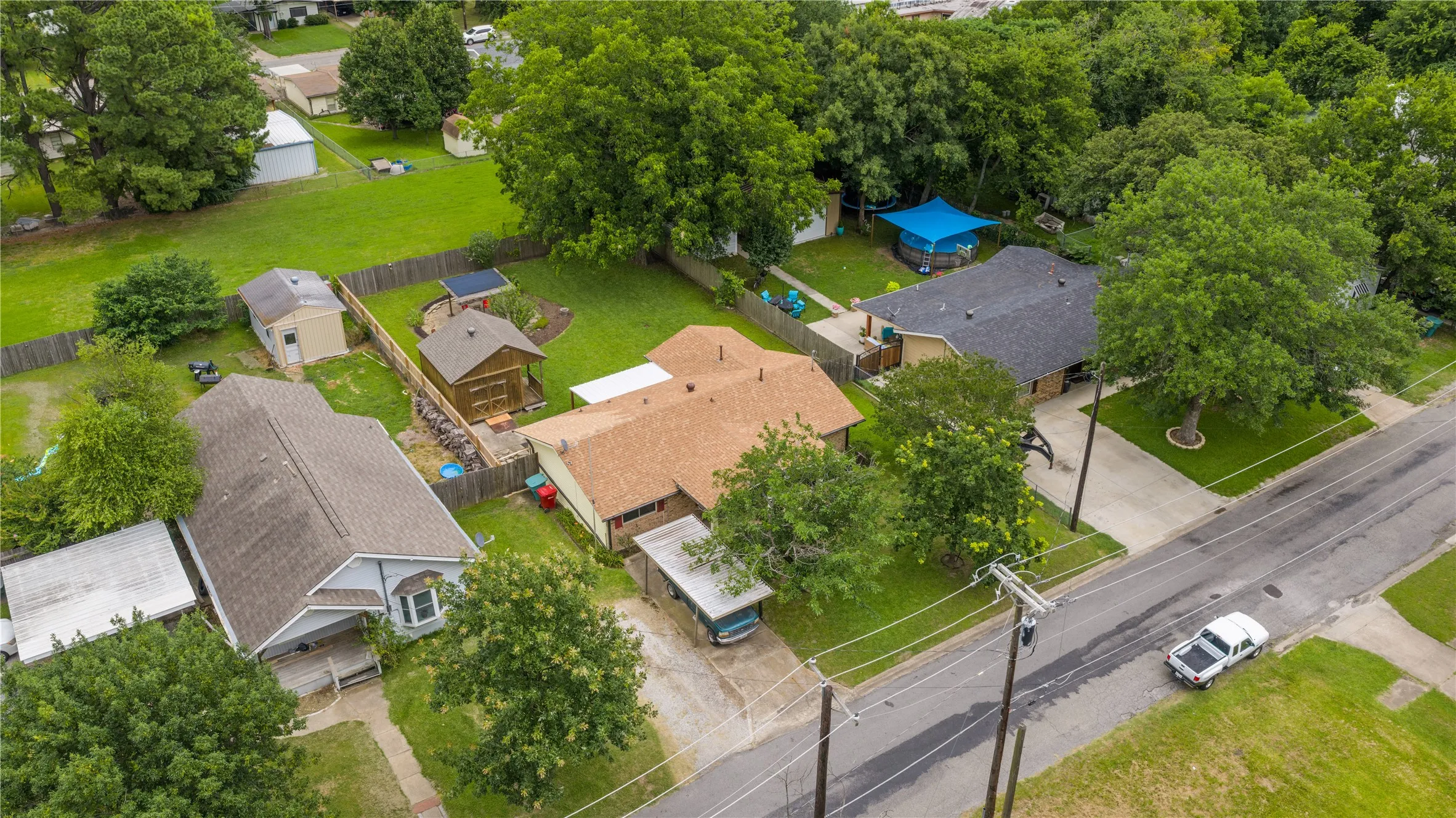Single Family Residence For Sale in Grayson County , 605 S Ricketts Street, Sherman, Texas 75092, 3 Bedroom, 2 Bathroom, Garage spaces, 1,230 Sqft, built in 1965, mls#21302612, Real Estate Agent in Sherman, Homes For Sale in Grayson county, Homes For Sale in Sherman, Realtor in Sherman Texas, Real Estate Brokerage Independent Realty Texas, Luminita Cordes Realtor