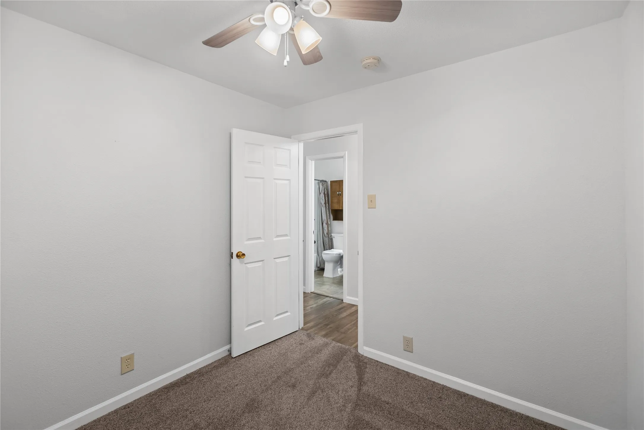 Single Family Residence For Sale in Grayson County , 605 S Ricketts Street, Sherman, Texas 75092, 3 Bedroom, 2 Bathroom, Garage spaces, 1,230 Sqft, built in 1965, mls#21302612, Real Estate Agent in Sherman, Homes For Sale in Grayson county, Homes For Sale in Sherman, Realtor in Sherman Texas, Real Estate Brokerage Independent Realty Texas, Luminita Cordes Realtor