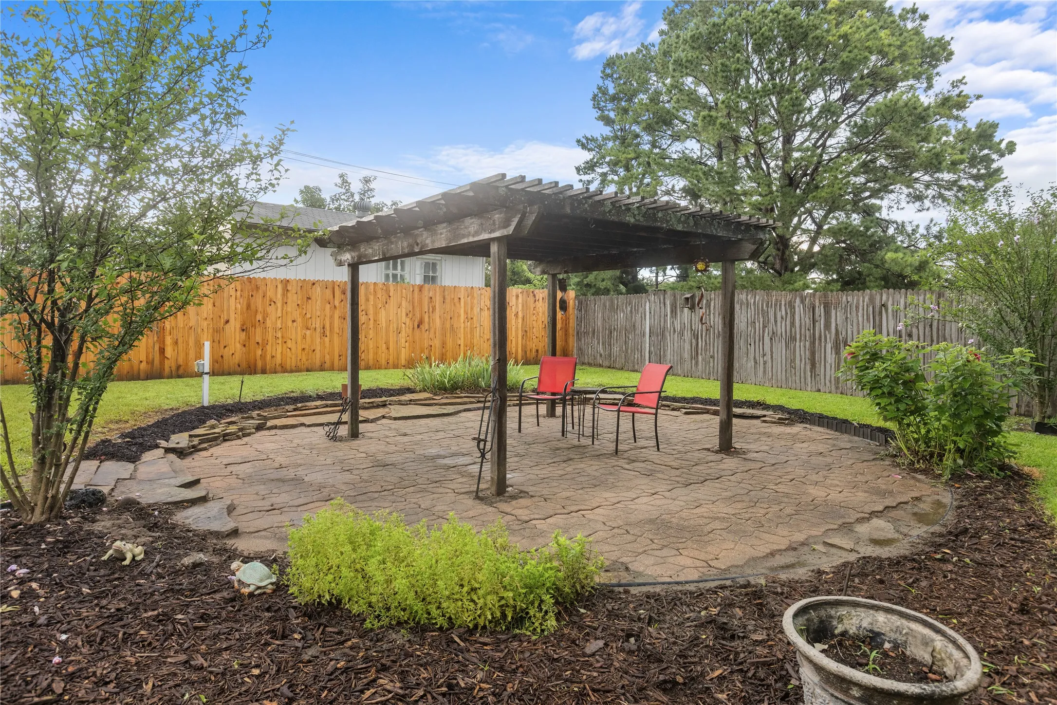 Single Family Residence For Sale in Grayson County , 605 S Ricketts Street, Sherman, Texas 75092, 3 Bedroom, 2 Bathroom, Garage spaces, 1,230 Sqft, built in 1965, mls#21302612, Real Estate Agent in Sherman, Homes For Sale in Grayson county, Homes For Sale in Sherman, Realtor in Sherman Texas, Real Estate Brokerage Independent Realty Texas, Luminita Cordes Realtor