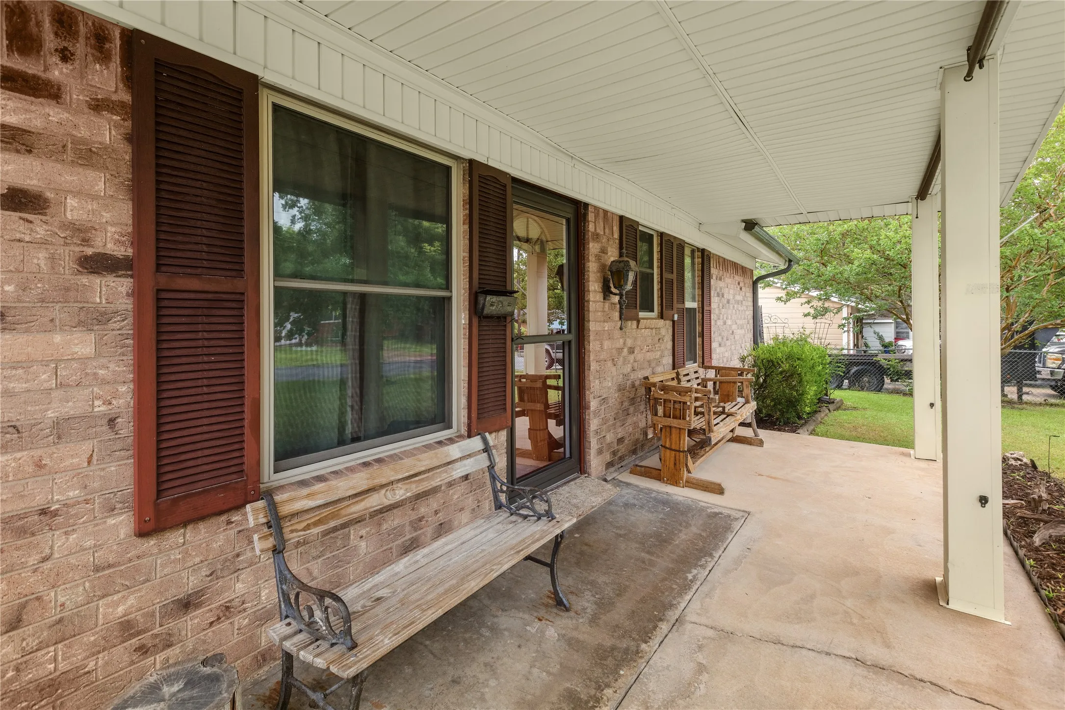Single Family Residence For Sale in Grayson County , 605 S Ricketts Street, Sherman, Texas 75092, 3 Bedroom, 2 Bathroom, Garage spaces, 1,230 Sqft, built in 1965, mls#21302612, Real Estate Agent in Sherman, Homes For Sale in Grayson county, Homes For Sale in Sherman, Realtor in Sherman Texas, Real Estate Brokerage Independent Realty Texas, Luminita Cordes Realtor