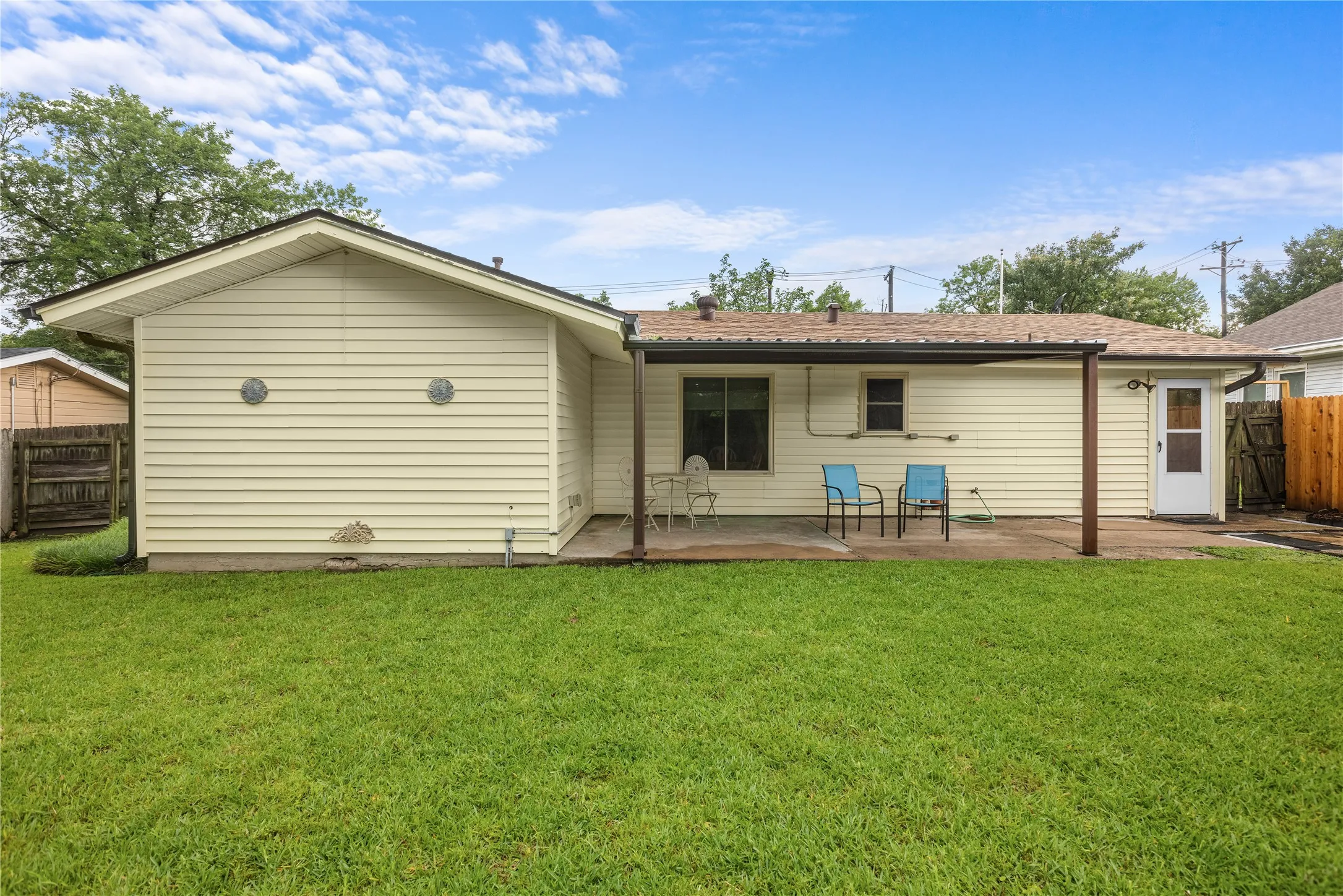 Single Family Residence For Sale in Grayson County , 605 S Ricketts Street, Sherman, Texas 75092, 3 Bedroom, 2 Bathroom, Garage spaces, 1,230 Sqft, built in 1965, mls#21302612, Real Estate Agent in Sherman, Homes For Sale in Grayson county, Homes For Sale in Sherman, Realtor in Sherman Texas, Real Estate Brokerage Independent Realty Texas, Luminita Cordes Realtor