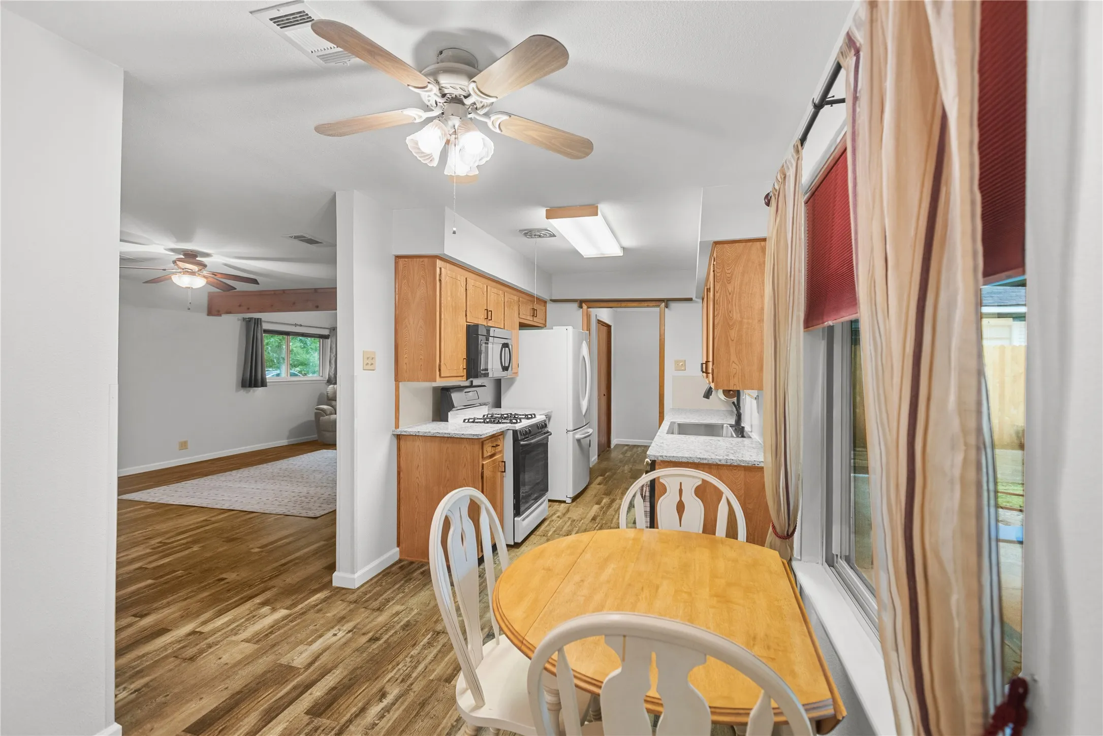 Single Family Residence For Sale in Grayson County , 605 S Ricketts Street, Sherman, Texas 75092, 3 Bedroom, 2 Bathroom, Garage spaces, 1,230 Sqft, built in 1965, mls#21302612, Real Estate Agent in Sherman, Homes For Sale in Grayson county, Homes For Sale in Sherman, Realtor in Sherman Texas, Real Estate Brokerage Independent Realty Texas, Luminita Cordes Realtor