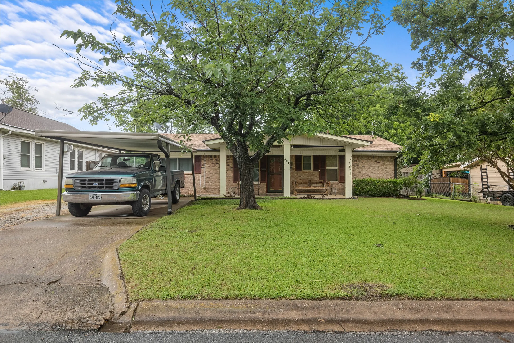 Single Family Residence For Sale in Grayson County , 605 S Ricketts Street, Sherman, Texas 75092, 3 Bedroom, 2 Bathroom, Garage spaces, 1,230 Sqft, built in 1965, mls#21302612, Real Estate Agent in Sherman, Homes For Sale in Grayson county, Homes For Sale in Sherman, Realtor in Sherman Texas, Real Estate Brokerage Independent Realty Texas, Luminita Cordes Realtor