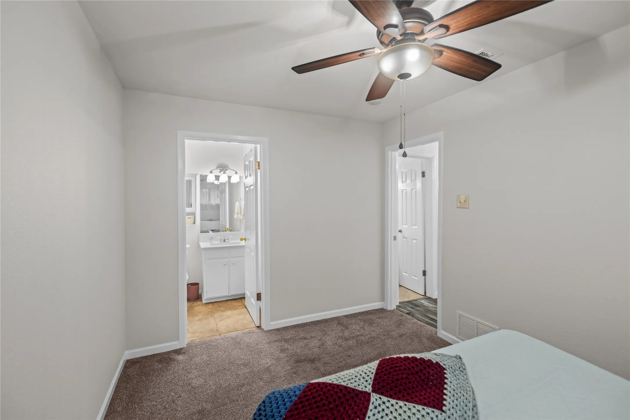 Single Family Residence For Sale in Grayson County , 605 S Ricketts Street, Sherman, Texas 75092, 3 Bedroom, 2 Bathroom, Garage spaces, 1,230 Sqft, built in 1965, mls#21302612, Real Estate Agent in Sherman, Homes For Sale in Grayson county, Homes For Sale in Sherman, Realtor in Sherman Texas, Real Estate Brokerage Independent Realty Texas, Luminita Cordes Realtor