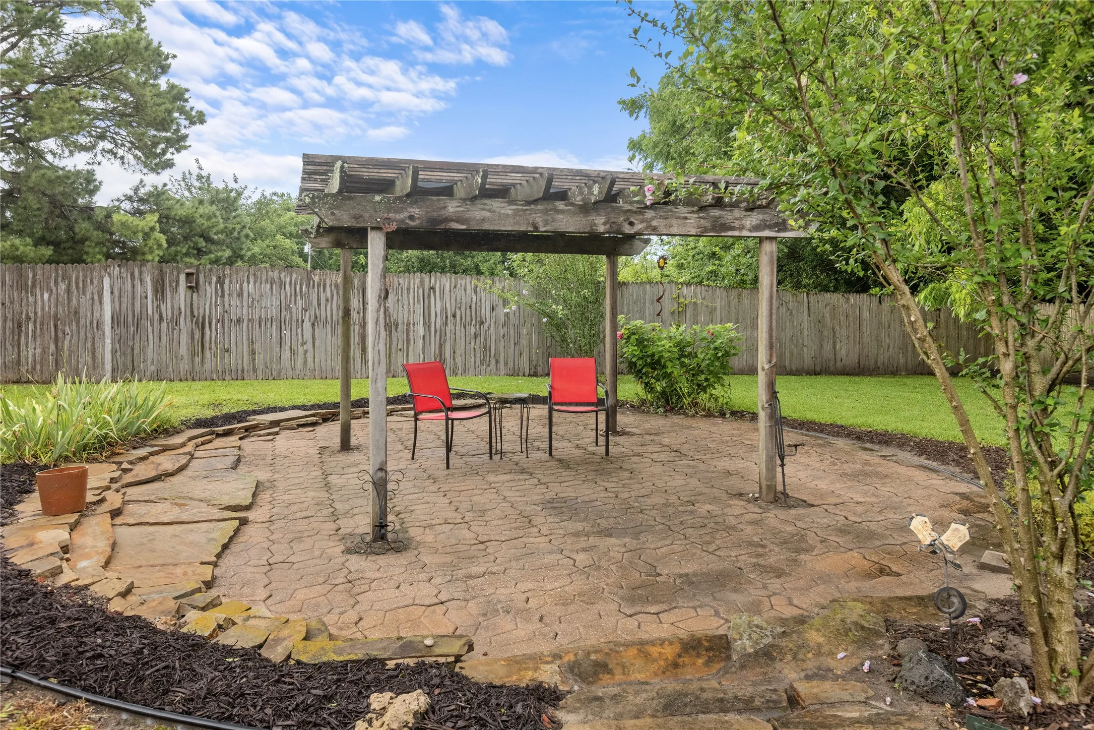 Single Family Residence For Sale in Grayson County , 605 S Ricketts Street, Sherman, Texas 75092, 3 Bedroom, 2 Bathroom, Garage spaces, 1,230 Sqft, built in 1965, mls#21302612, Real Estate Agent in Sherman, Homes For Sale in Grayson county, Homes For Sale in Sherman, Realtor in Sherman Texas, Real Estate Brokerage Independent Realty Texas, Luminita Cordes Realtor