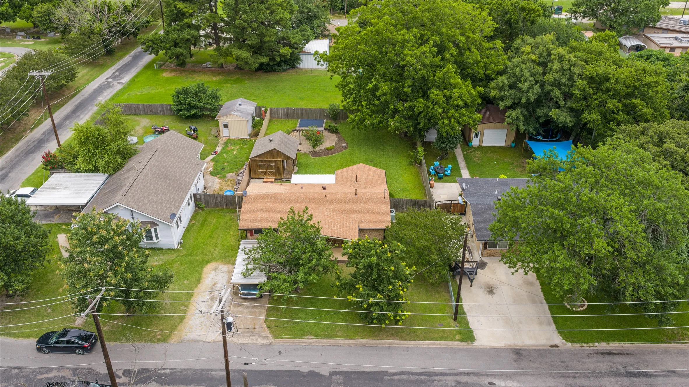 Single Family Residence For Sale in Grayson County , 605 S Ricketts Street, Sherman, Texas 75092, 3 Bedroom, 2 Bathroom, Garage spaces, 1,230 Sqft, built in 1965, mls#21302612, Real Estate Agent in Sherman, Homes For Sale in Grayson county, Homes For Sale in Sherman, Realtor in Sherman Texas, Real Estate Brokerage Independent Realty Texas, Luminita Cordes Realtor
