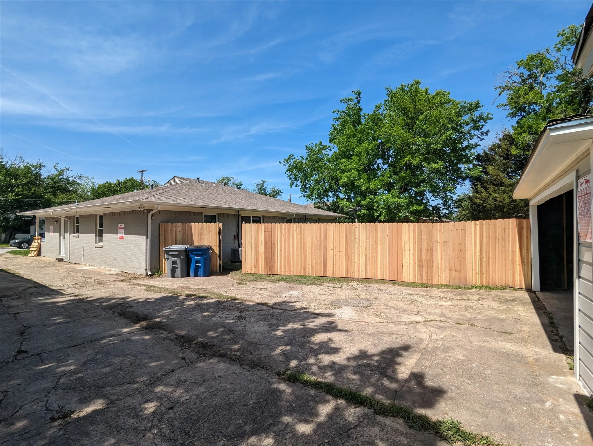 Duplex For Rent in Dallas County , 10008 Olmos Drive, Dallas, Texas 75218, 2 Bedroom, 1 Bathroom, 1 Garage spaces, 950 Sqft, built in 1958, mls#21303524, Real Estate Agent in Dallas, Homes For Rent in Dallas county, Homes For Rent in Dallas, Realtor in Dallas Texas, Real Estate Brokerage Independent Realty Texas, Luminita Cordes Realtor