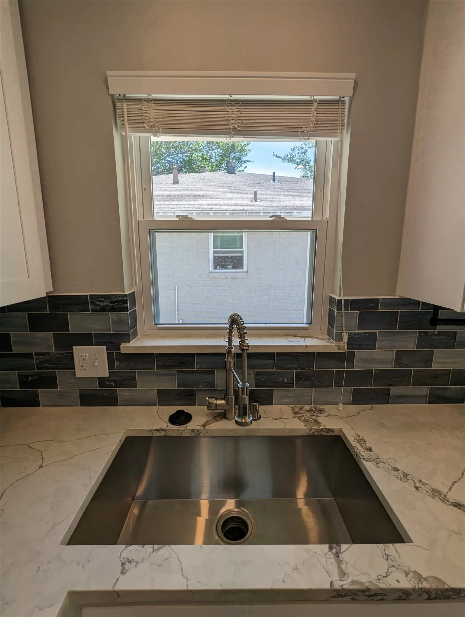 Duplex For Rent in Dallas County , 10008 Olmos Drive, Dallas, Texas 75218, 2 Bedroom, 1 Bathroom, 1 Garage spaces, 950 Sqft, built in 1958, mls#21303524, Real Estate Agent in Dallas, Homes For Rent in Dallas county, Homes For Rent in Dallas, Realtor in Dallas Texas, Real Estate Brokerage Independent Realty Texas, Luminita Cordes Realtor