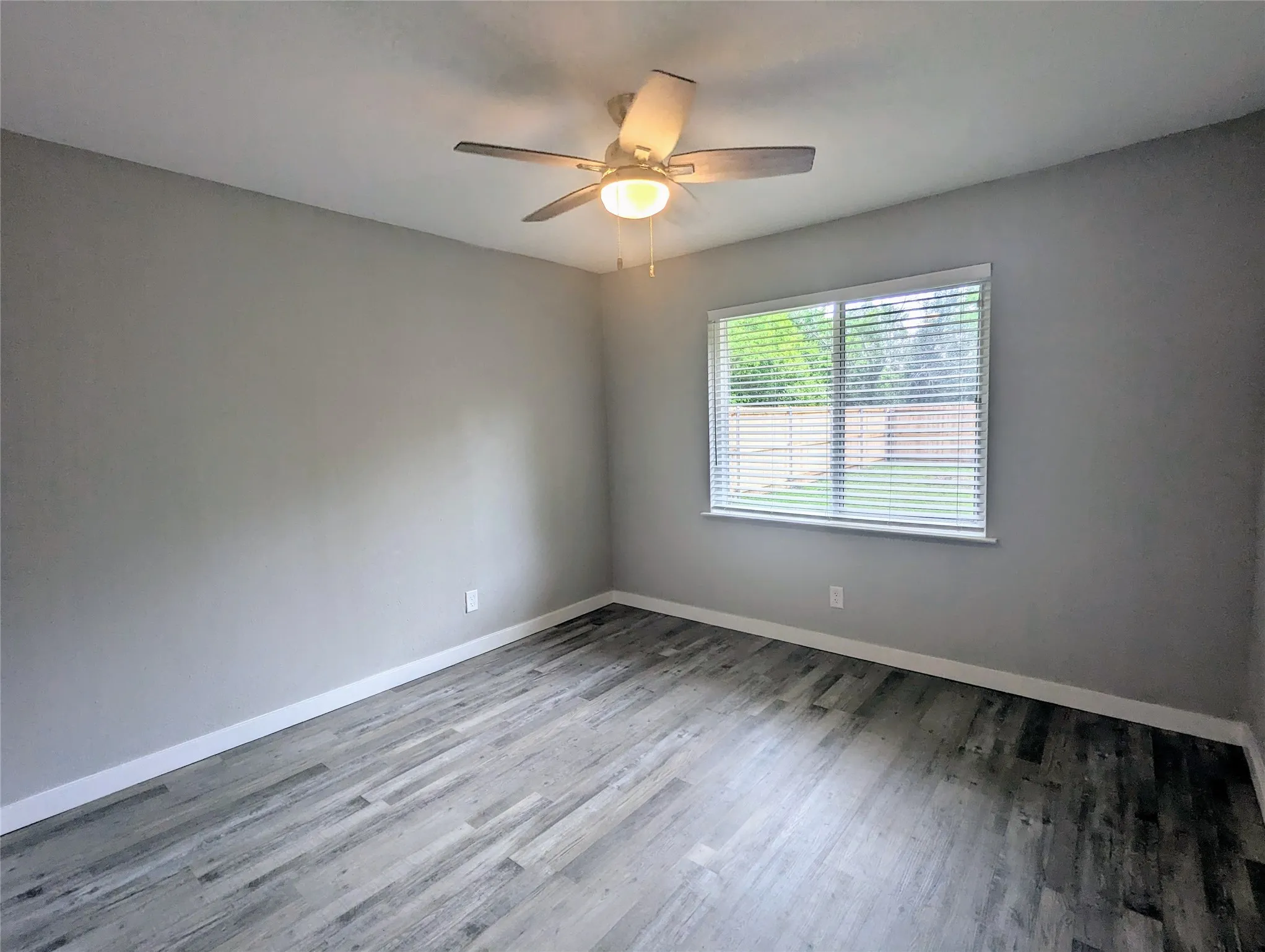 Duplex For Rent in Dallas County , 10008 Olmos Drive, Dallas, Texas 75218, 2 Bedroom, 1 Bathroom, 1 Garage spaces, 950 Sqft, built in 1958, mls#21303524, Real Estate Agent in Dallas, Homes For Rent in Dallas county, Homes For Rent in Dallas, Realtor in Dallas Texas, Real Estate Brokerage Independent Realty Texas, Luminita Cordes Realtor
