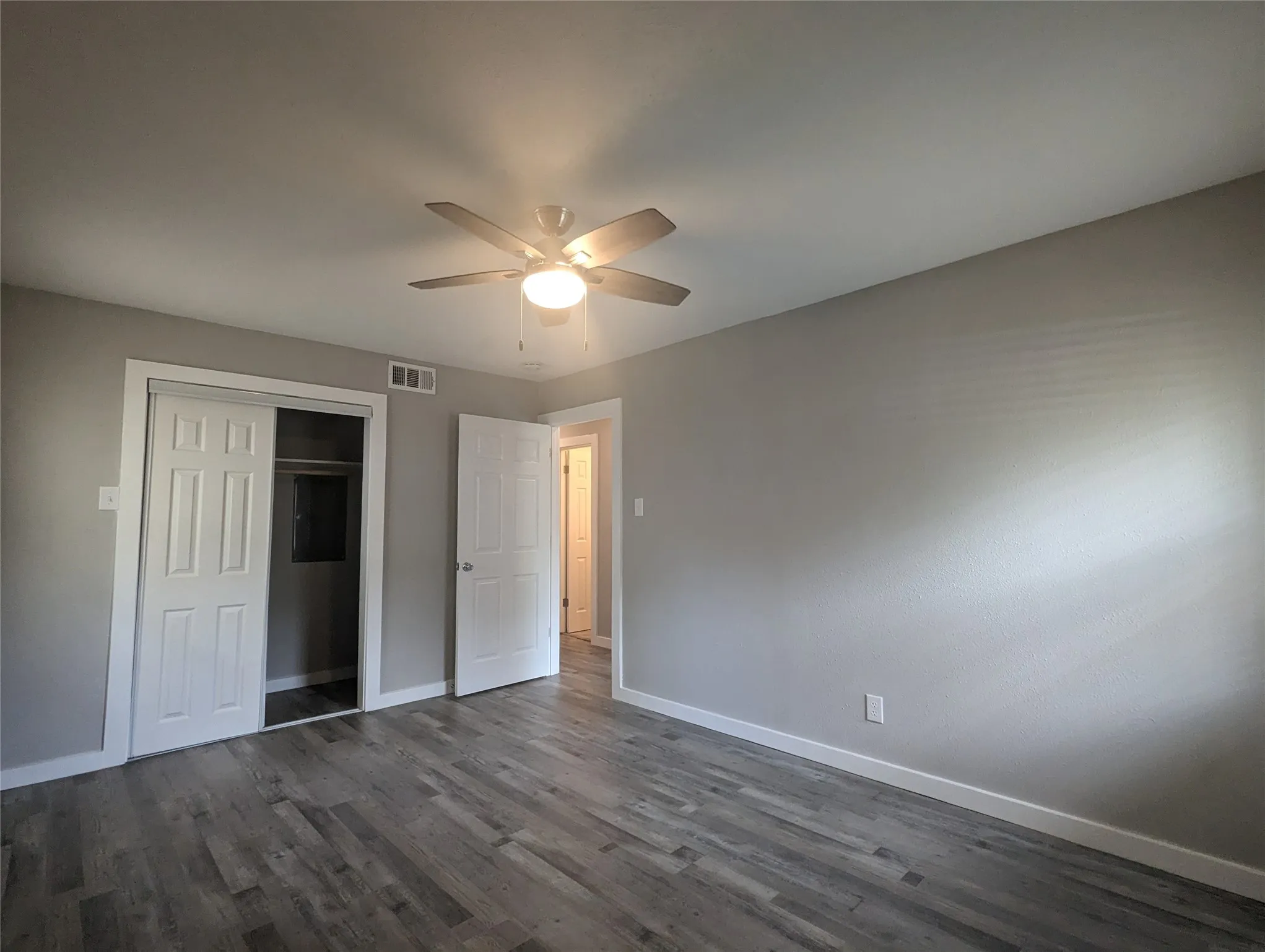 Duplex For Rent in Dallas County , 10008 Olmos Drive, Dallas, Texas 75218, 2 Bedroom, 1 Bathroom, 1 Garage spaces, 950 Sqft, built in 1958, mls#21303524, Real Estate Agent in Dallas, Homes For Rent in Dallas county, Homes For Rent in Dallas, Realtor in Dallas Texas, Real Estate Brokerage Independent Realty Texas, Luminita Cordes Realtor
