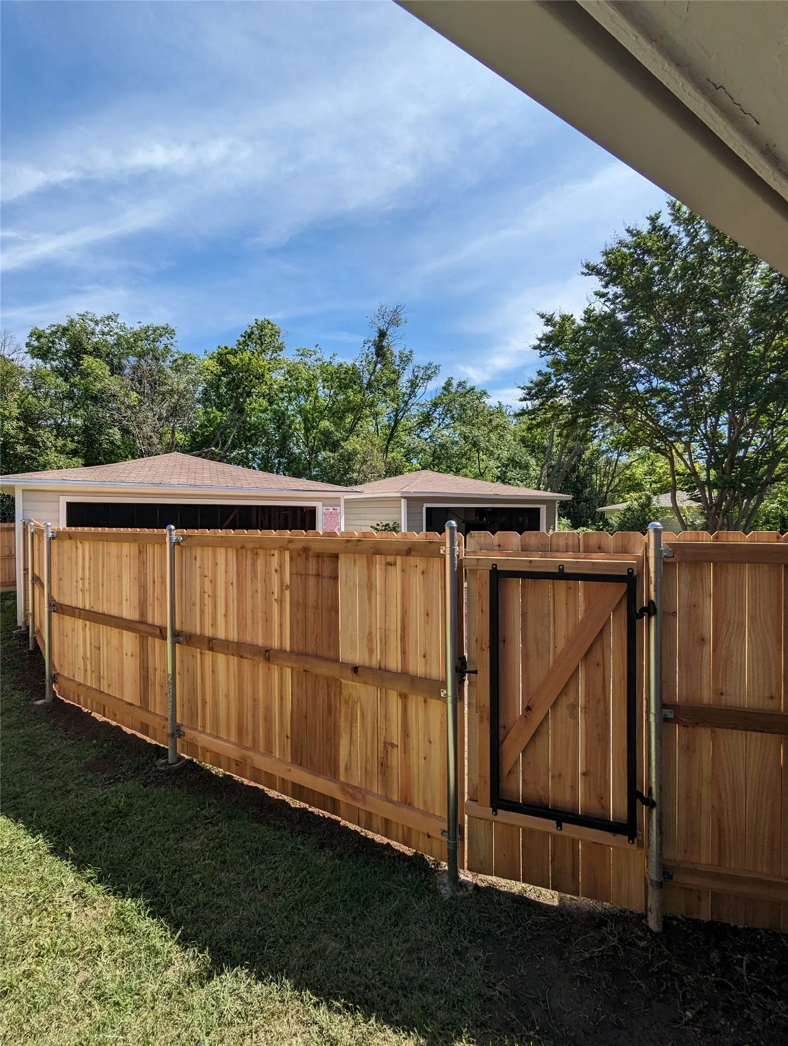 Duplex For Rent in Dallas County , 10008 Olmos Drive, Dallas, Texas 75218, 2 Bedroom, 1 Bathroom, 1 Garage spaces, 950 Sqft, built in 1958, mls#21303524, Real Estate Agent in Dallas, Homes For Rent in Dallas county, Homes For Rent in Dallas, Realtor in Dallas Texas, Real Estate Brokerage Independent Realty Texas, Luminita Cordes Realtor