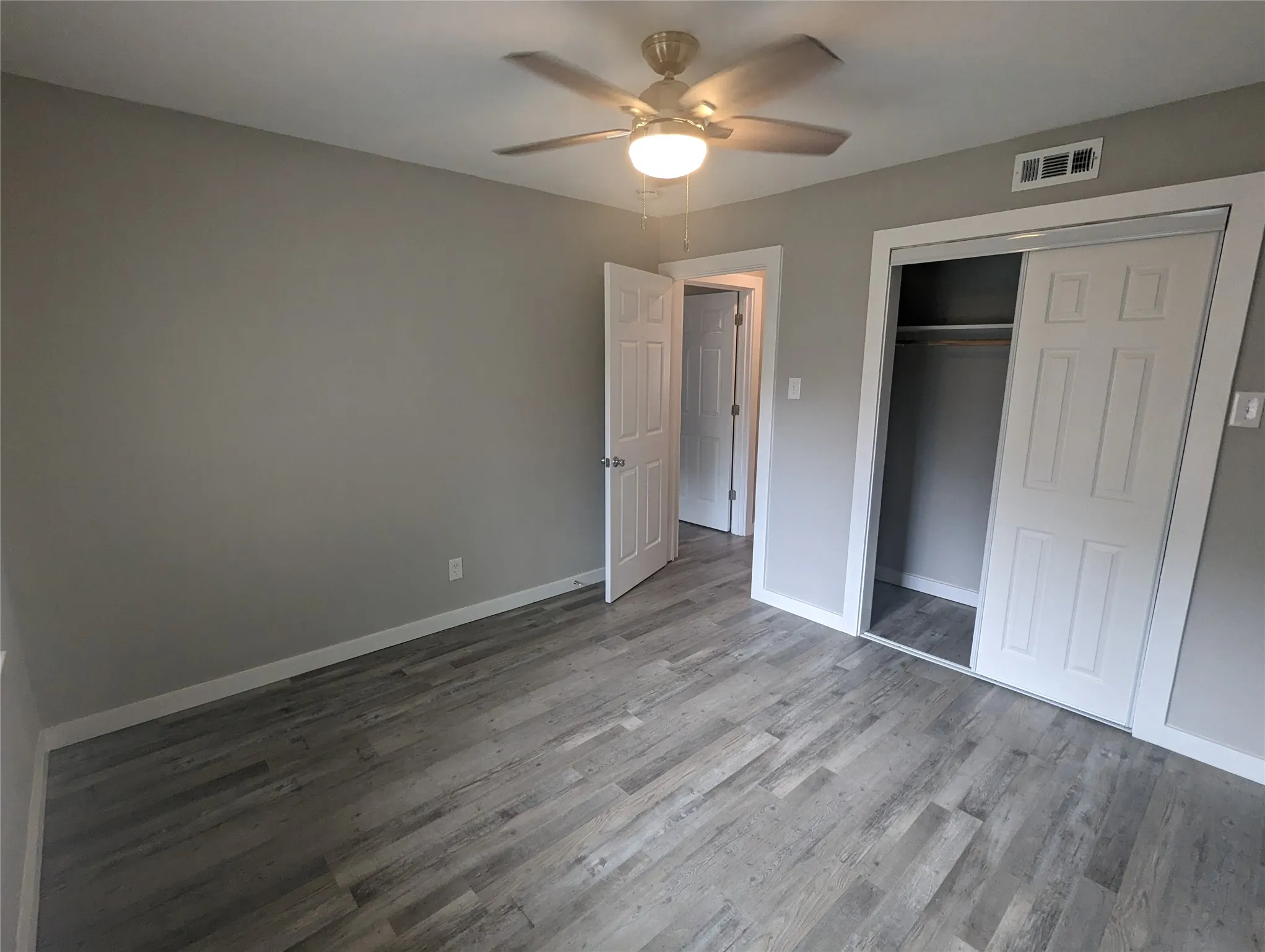 Duplex For Rent in Dallas County , 10008 Olmos Drive, Dallas, Texas 75218, 2 Bedroom, 1 Bathroom, 1 Garage spaces, 950 Sqft, built in 1958, mls#21303524, Real Estate Agent in Dallas, Homes For Rent in Dallas county, Homes For Rent in Dallas, Realtor in Dallas Texas, Real Estate Brokerage Independent Realty Texas, Luminita Cordes Realtor