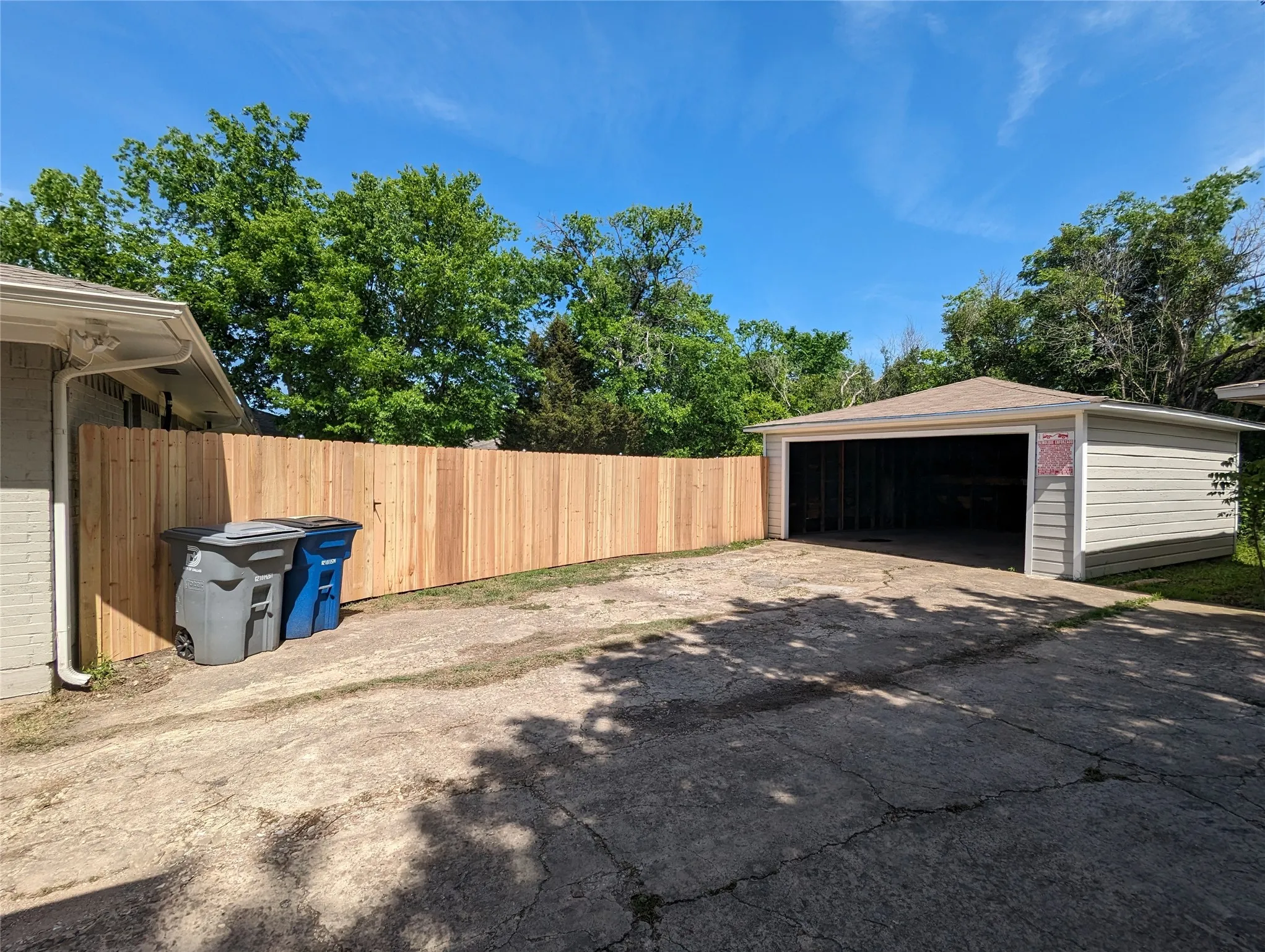 Duplex For Rent in Dallas County , 10008 Olmos Drive, Dallas, Texas 75218, 2 Bedroom, 1 Bathroom, 1 Garage spaces, 950 Sqft, built in 1958, mls#21303524, Real Estate Agent in Dallas, Homes For Rent in Dallas county, Homes For Rent in Dallas, Realtor in Dallas Texas, Real Estate Brokerage Independent Realty Texas, Luminita Cordes Realtor