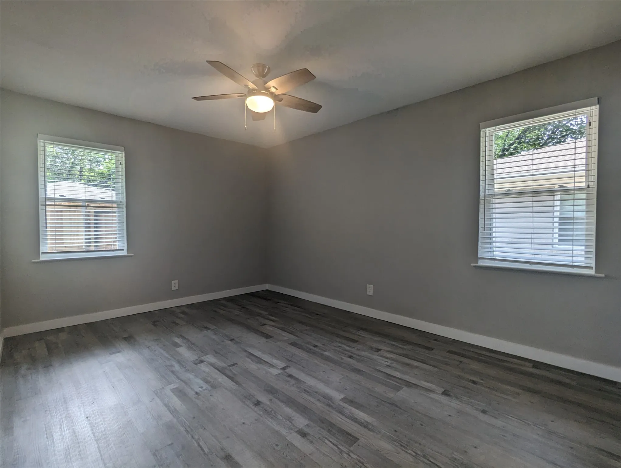 Duplex For Rent in Dallas County , 10008 Olmos Drive, Dallas, Texas 75218, 2 Bedroom, 1 Bathroom, 1 Garage spaces, 950 Sqft, built in 1958, mls#21303524, Real Estate Agent in Dallas, Homes For Rent in Dallas county, Homes For Rent in Dallas, Realtor in Dallas Texas, Real Estate Brokerage Independent Realty Texas, Luminita Cordes Realtor