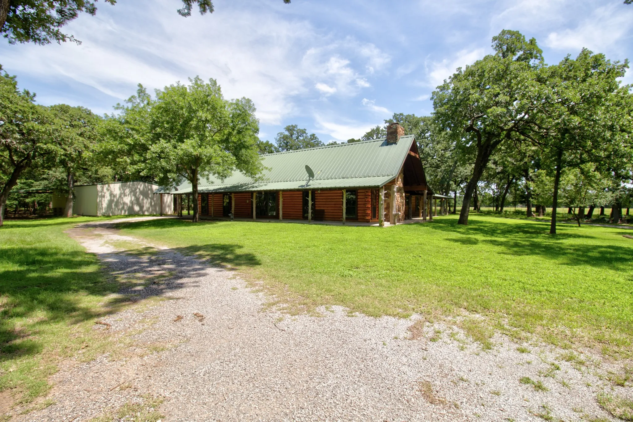Single Family Residence For Sale in Grayson County , 1466 Pearce Street, Collinsville, Texas 76233, 3 Bedroom, 3 Bathroom, Garage spaces, 2,695 Sqft, built in 2005, mls#21297920, Real Estate Agent in Collinsville, Homes For Sale in Grayson county, Homes For Sale in Collinsville, Realtor in Collinsville Texas, Real Estate Brokerage Independent Realty Texas, Luminita Cordes Realtor