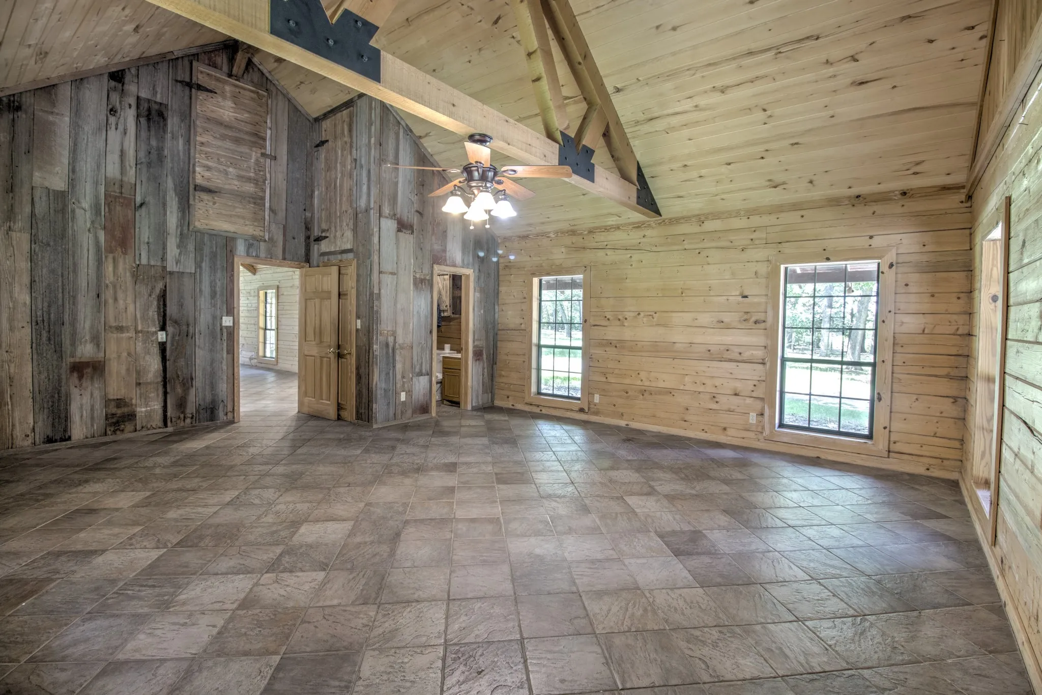 Single Family Residence For Sale in Grayson County , 1466 Pearce Street, Collinsville, Texas 76233, 3 Bedroom, 3 Bathroom, Garage spaces, 2,695 Sqft, built in 2005, mls#21297920, Real Estate Agent in Collinsville, Homes For Sale in Grayson county, Homes For Sale in Collinsville, Realtor in Collinsville Texas, Real Estate Brokerage Independent Realty Texas, Luminita Cordes Realtor