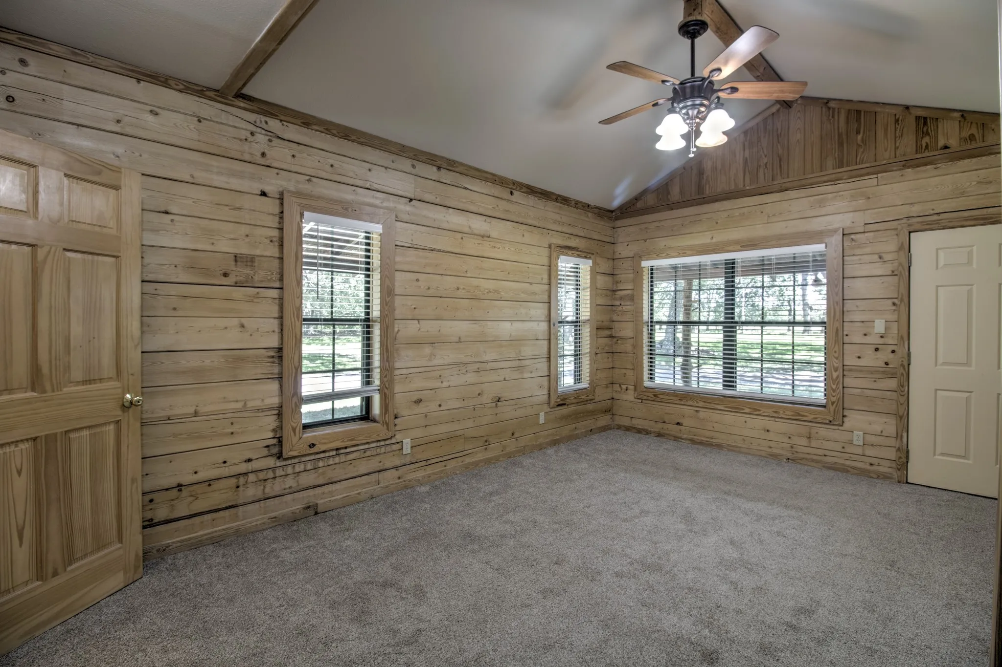 Single Family Residence For Sale in Grayson County , 1466 Pearce Street, Collinsville, Texas 76233, 3 Bedroom, 3 Bathroom, Garage spaces, 2,695 Sqft, built in 2005, mls#21297920, Real Estate Agent in Collinsville, Homes For Sale in Grayson county, Homes For Sale in Collinsville, Realtor in Collinsville Texas, Real Estate Brokerage Independent Realty Texas, Luminita Cordes Realtor
