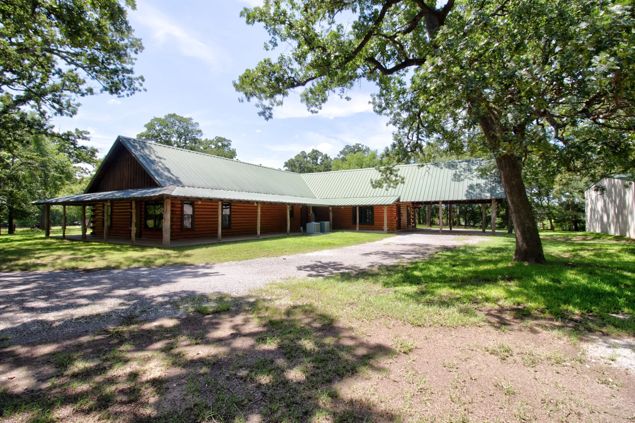 Single Family Residence For Sale in Grayson County , 1466 Pearce Street, Collinsville, Texas 76233, 3 Bedroom, 3 Bathroom, Garage spaces, 2,695 Sqft, built in 2005, mls#21297920, Real Estate Agent in Collinsville, Homes For Sale in Grayson county, Homes For Sale in Collinsville, Realtor in Collinsville Texas, Real Estate Brokerage Independent Realty Texas, Luminita Cordes Realtor