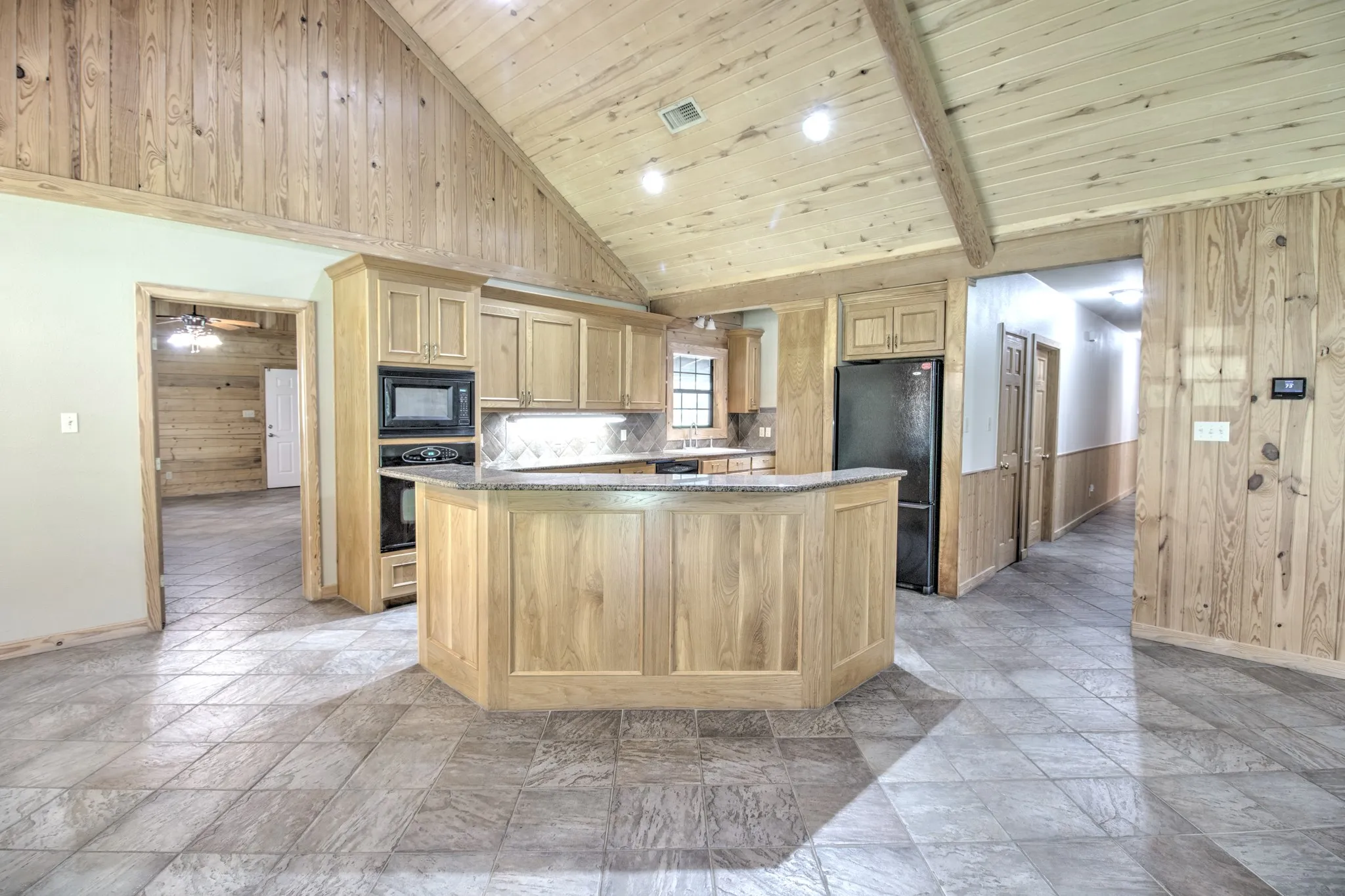 Single Family Residence For Sale in Grayson County , 1466 Pearce Street, Collinsville, Texas 76233, 3 Bedroom, 3 Bathroom, Garage spaces, 2,695 Sqft, built in 2005, mls#21297920, Real Estate Agent in Collinsville, Homes For Sale in Grayson county, Homes For Sale in Collinsville, Realtor in Collinsville Texas, Real Estate Brokerage Independent Realty Texas, Luminita Cordes Realtor