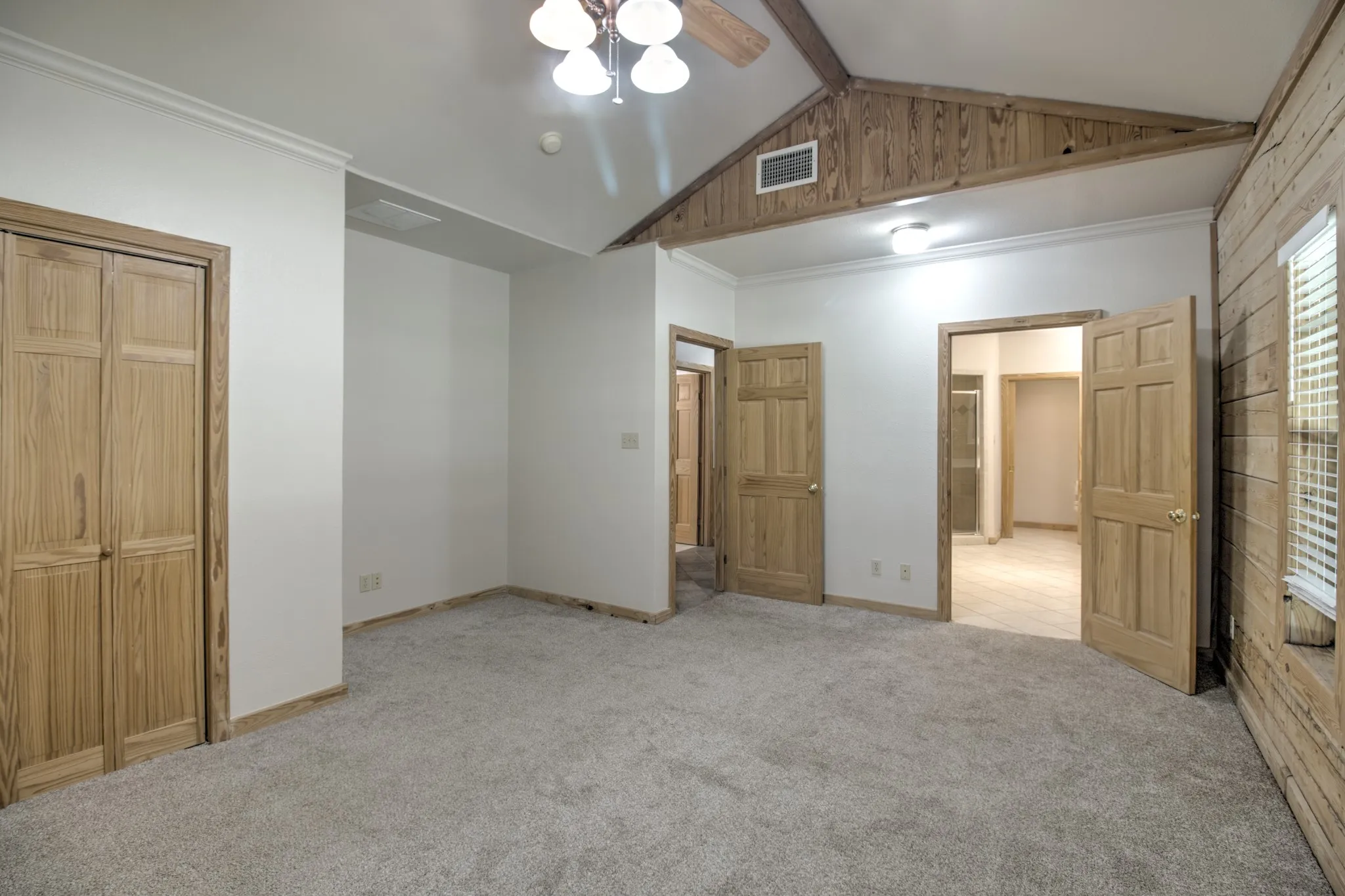 Single Family Residence For Sale in Grayson County , 1466 Pearce Street, Collinsville, Texas 76233, 3 Bedroom, 3 Bathroom, Garage spaces, 2,695 Sqft, built in 2005, mls#21297920, Real Estate Agent in Collinsville, Homes For Sale in Grayson county, Homes For Sale in Collinsville, Realtor in Collinsville Texas, Real Estate Brokerage Independent Realty Texas, Luminita Cordes Realtor