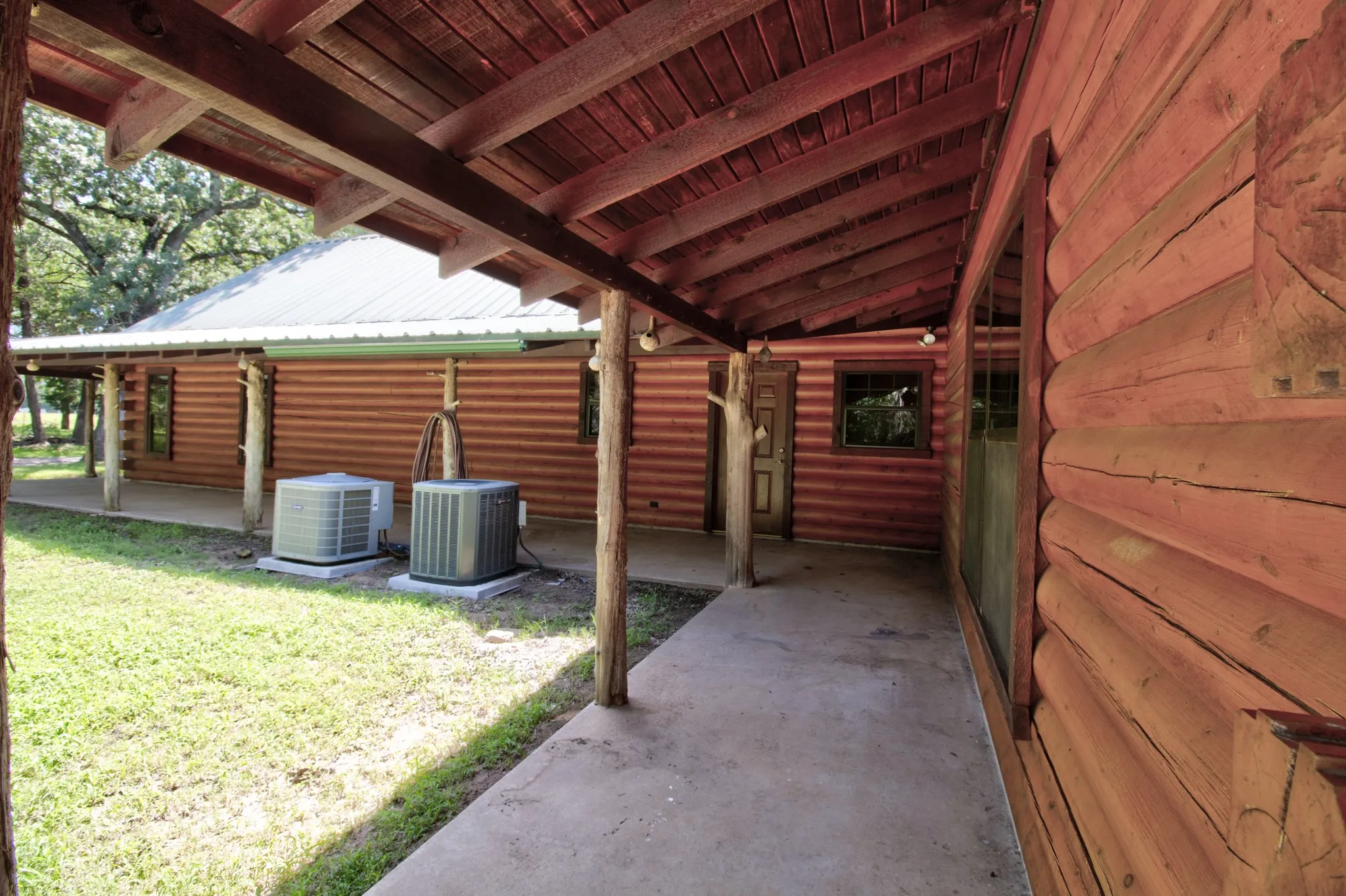 Single Family Residence For Sale in Grayson County , 1466 Pearce Street, Collinsville, Texas 76233, 3 Bedroom, 3 Bathroom, Garage spaces, 2,695 Sqft, built in 2005, mls#21297920, Real Estate Agent in Collinsville, Homes For Sale in Grayson county, Homes For Sale in Collinsville, Realtor in Collinsville Texas, Real Estate Brokerage Independent Realty Texas, Luminita Cordes Realtor