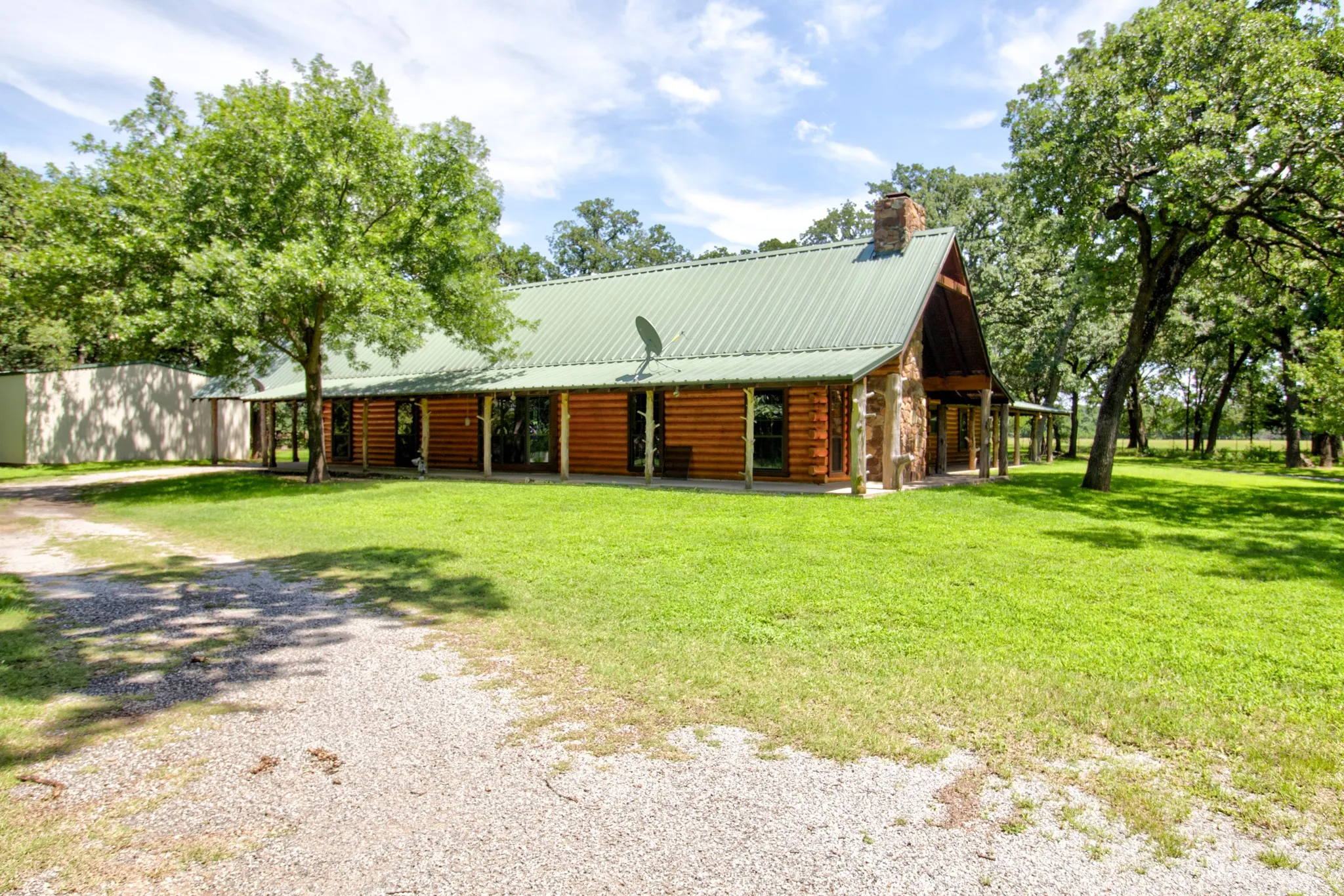 Single Family Residence For Sale in Grayson County , 1466 Pearce Street, Collinsville, Texas 76233, 3 Bedroom, 3 Bathroom, Garage spaces, 2,695 Sqft, built in 2005, mls#21297920, Real Estate Agent in Collinsville, Homes For Sale in Grayson county, Homes For Sale in Collinsville, Realtor in Collinsville Texas, Real Estate Brokerage Independent Realty Texas, Luminita Cordes Realtor
